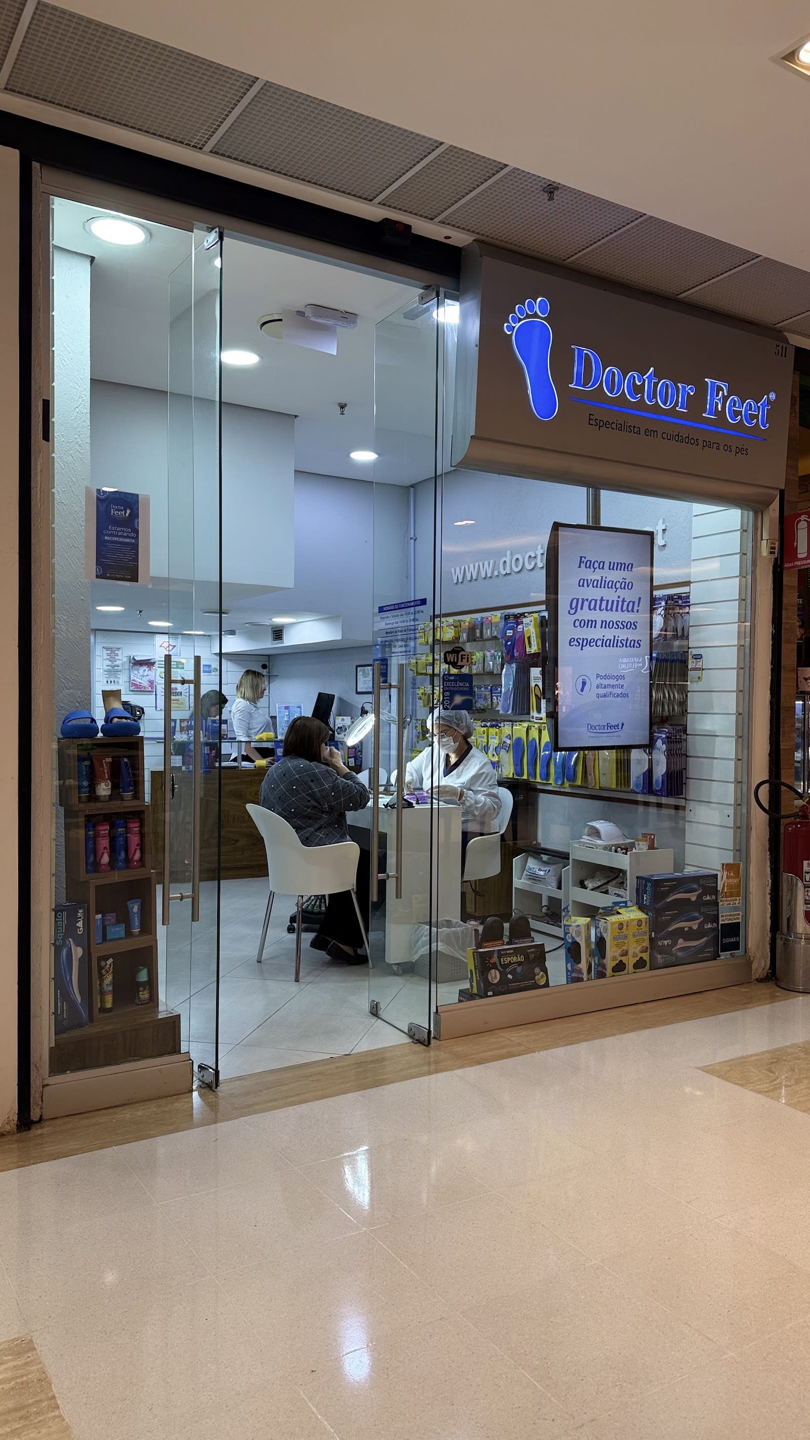 Detalhe do atendimento de cuidados com os pés na Doctor Feet Ibirapuera, São Paulo