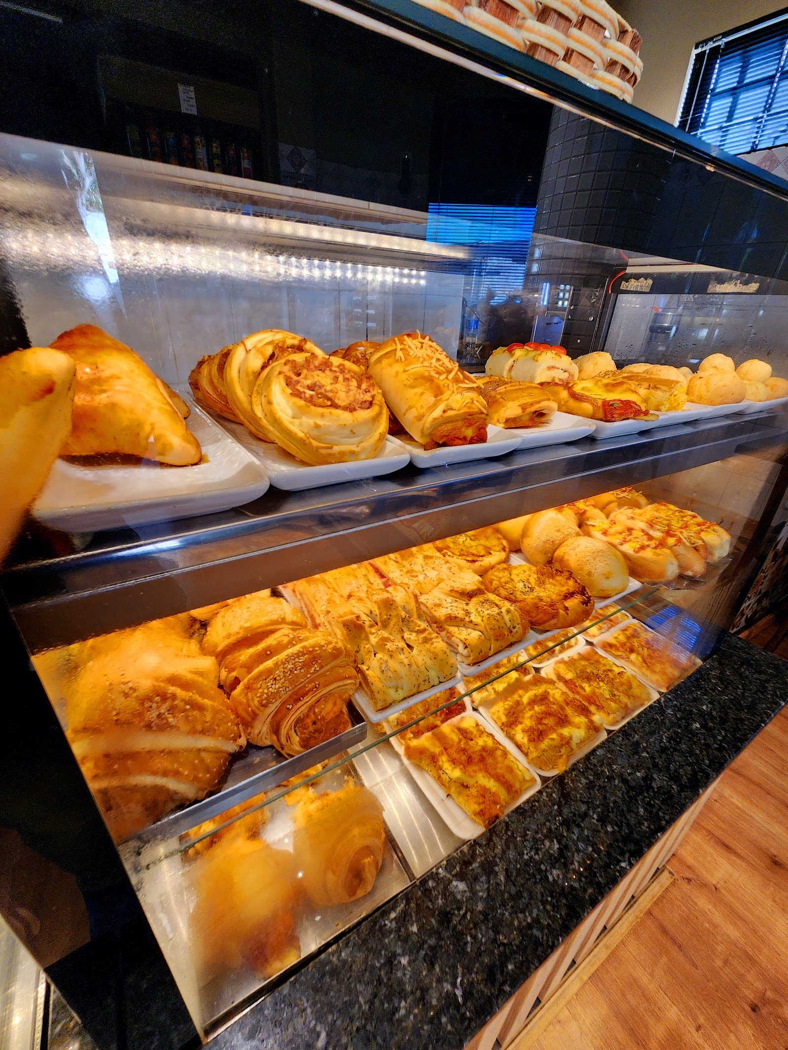 Doces e pães frescos da Panificadora Artezanale