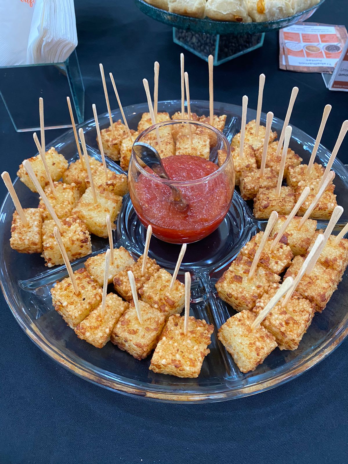 Variedade de pratos servidos em evento pelo buffet Chef Lu São Paulo
