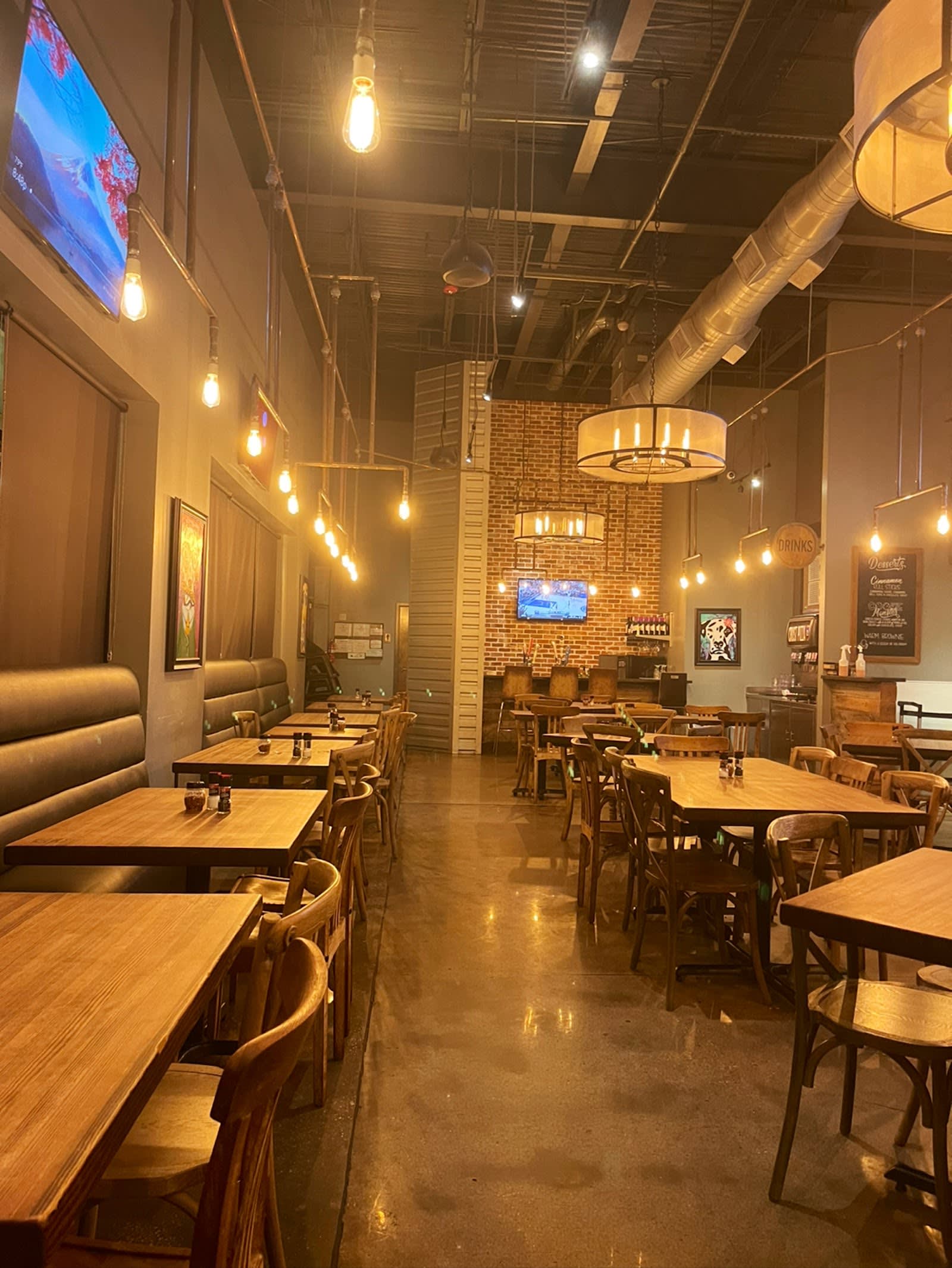 Hot pizza ready to serve at Crust Pizza Co. Alden Bridge