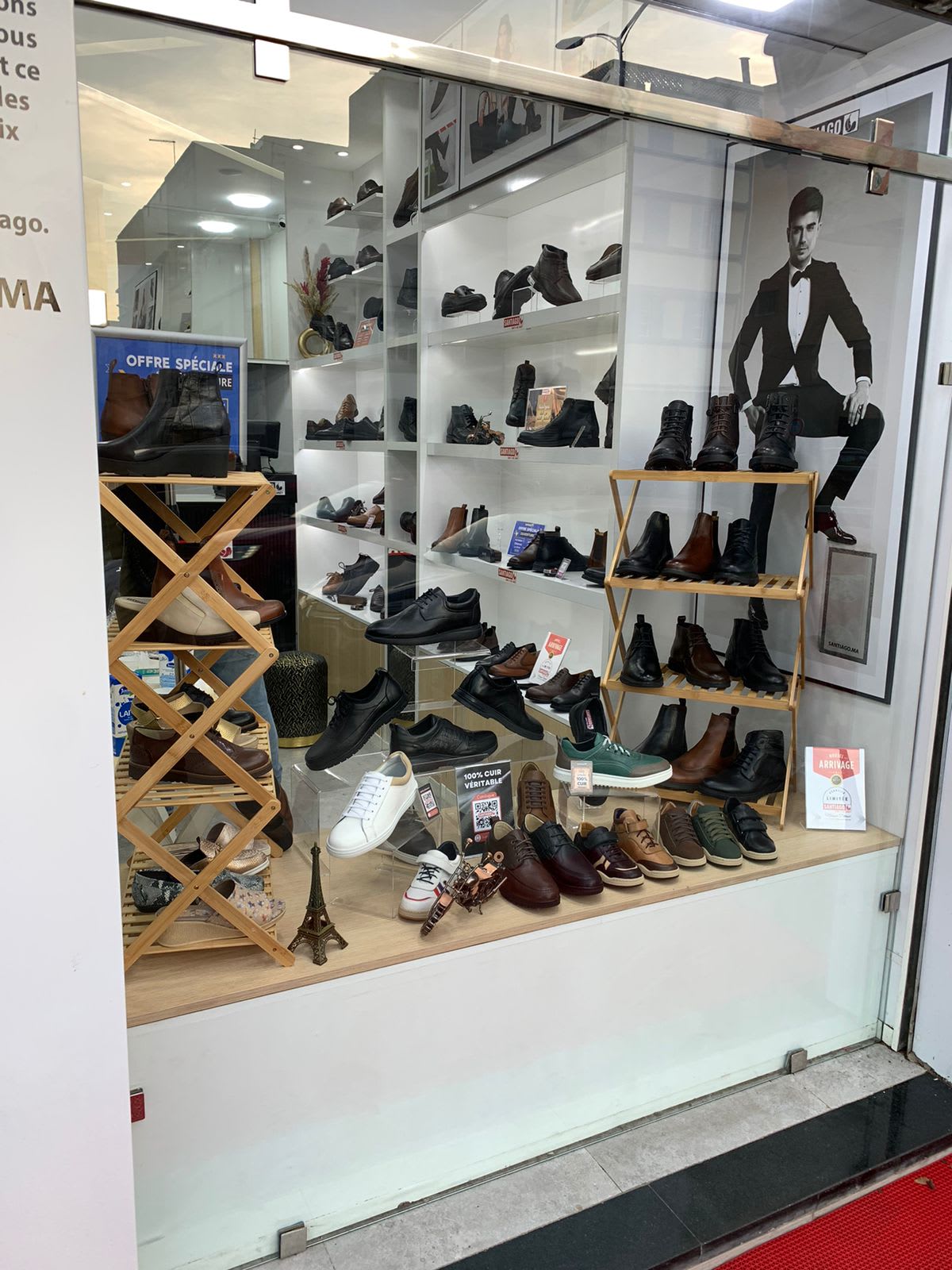 Paire de chaussures Santiago Shoes présentée en boutique à Casablanca
