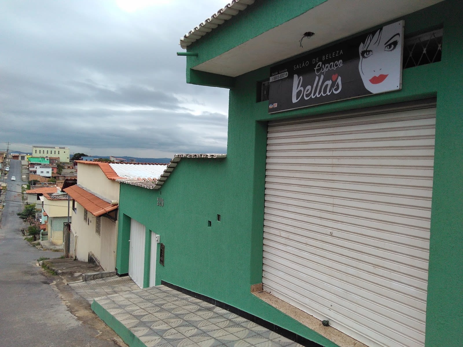 Cuidados com as unhas no Espaço Bella's, salão de beleza em Vespasiano (MG)