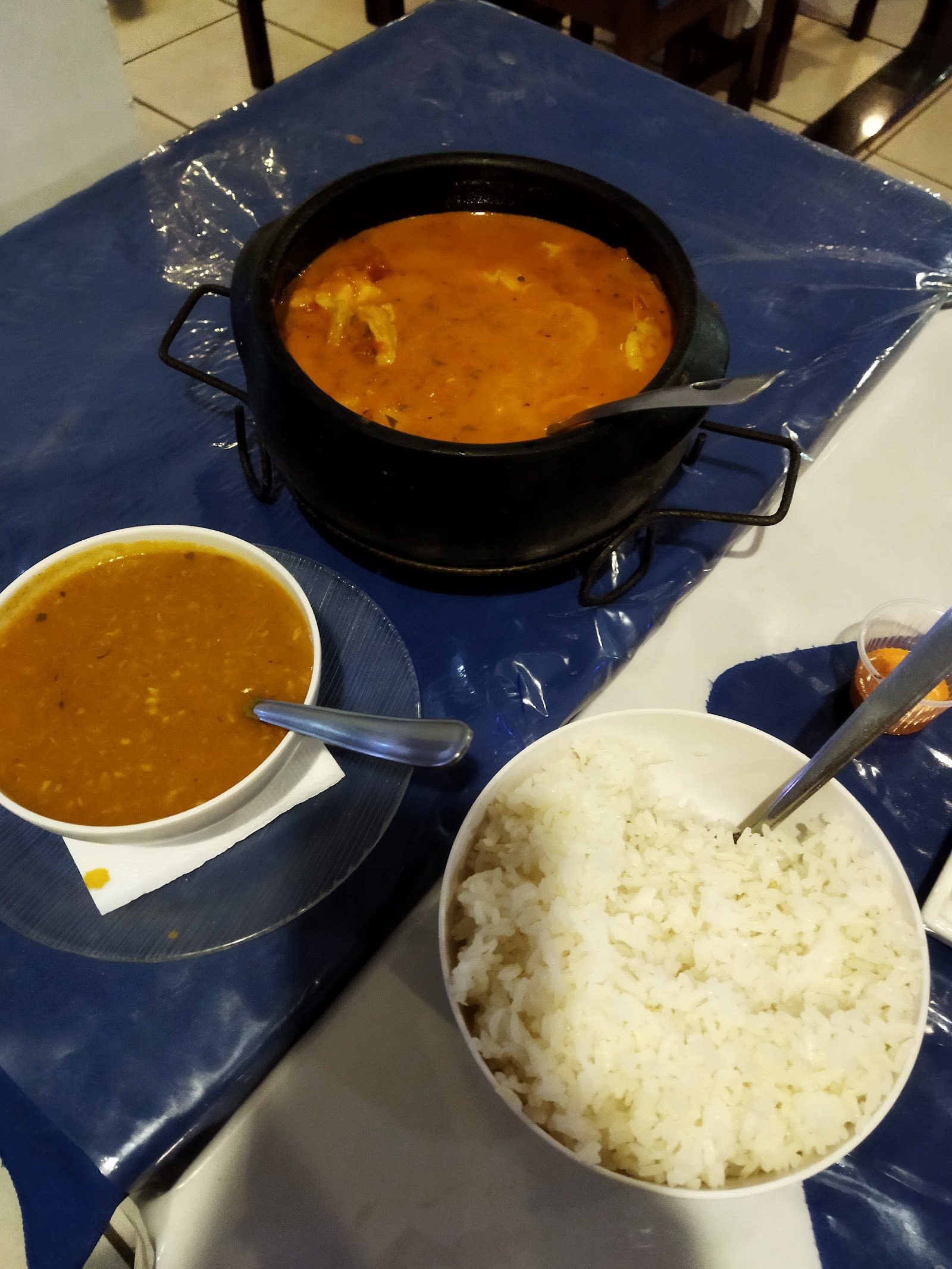 Prato com acompanhamentos no Baianos a Bordo, Jaú, SP