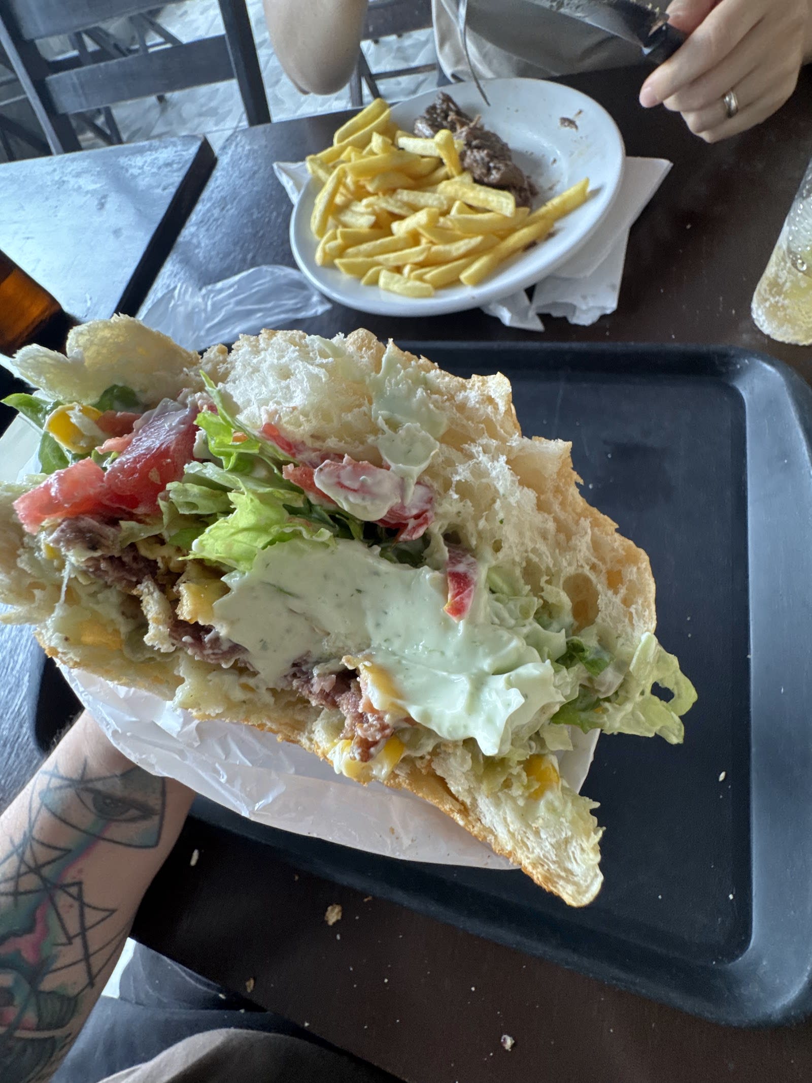 Detalhe de lanche servido no Xis Boa Vista, em Novo Hamburgo (RS)