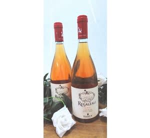 Prateleiras com seleção de vinhos da La Maison du Vin, no Centro do Rio de Janeiro