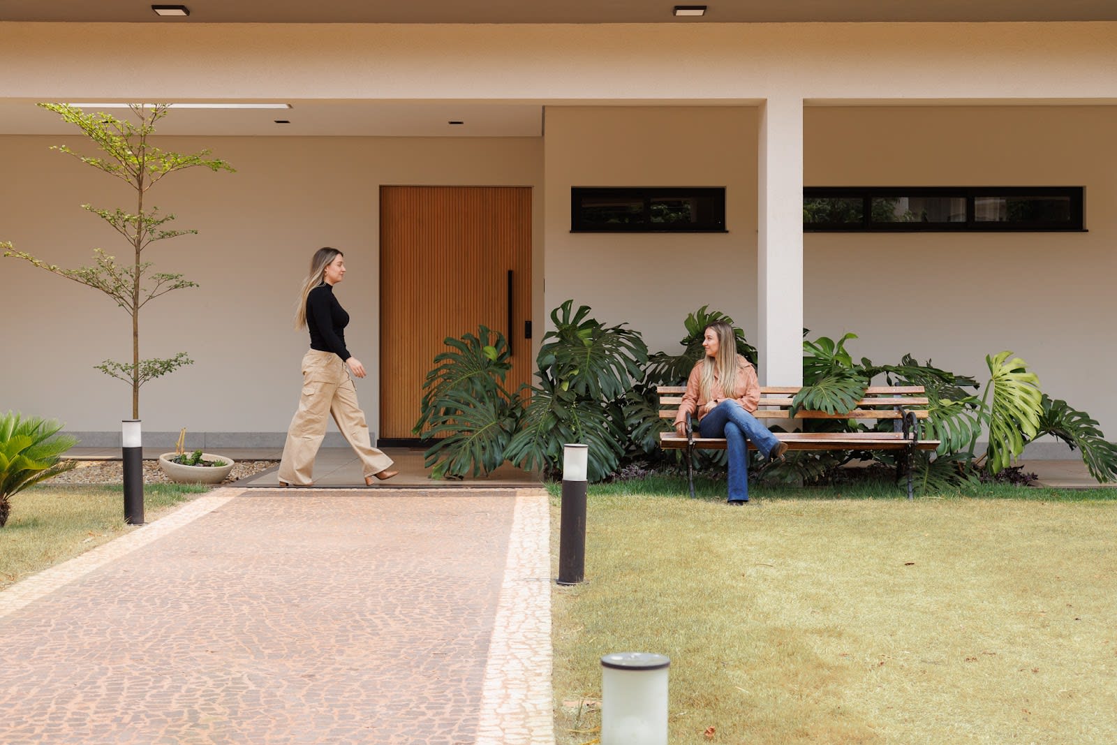 Interior projetado pela DUE MARIA Arquitetura com iluminação planejada, Jaú