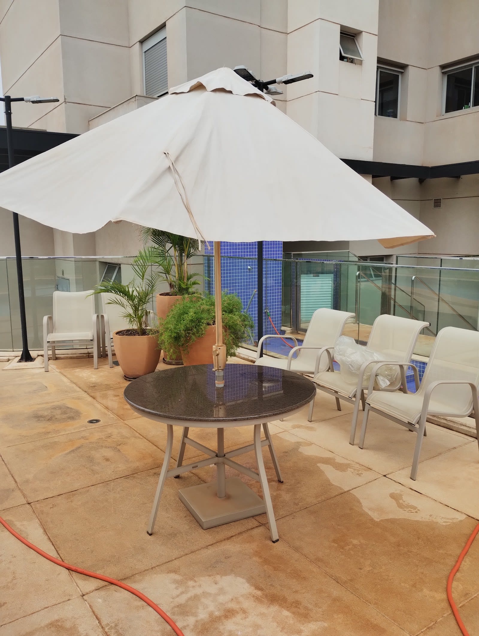 Espreguiçadeira restaurada pela SuedeDecor, Ribeirão Preto