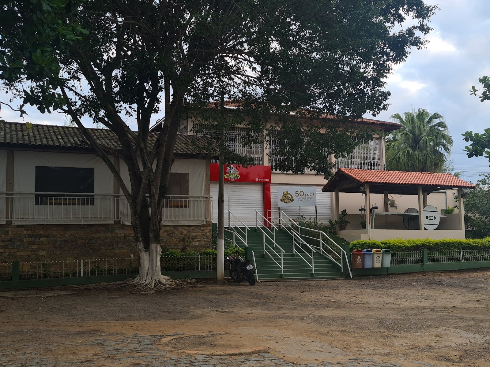 Acompanhamentos servidos no Restaurante Cascudão, em Itaperuna (RJ)