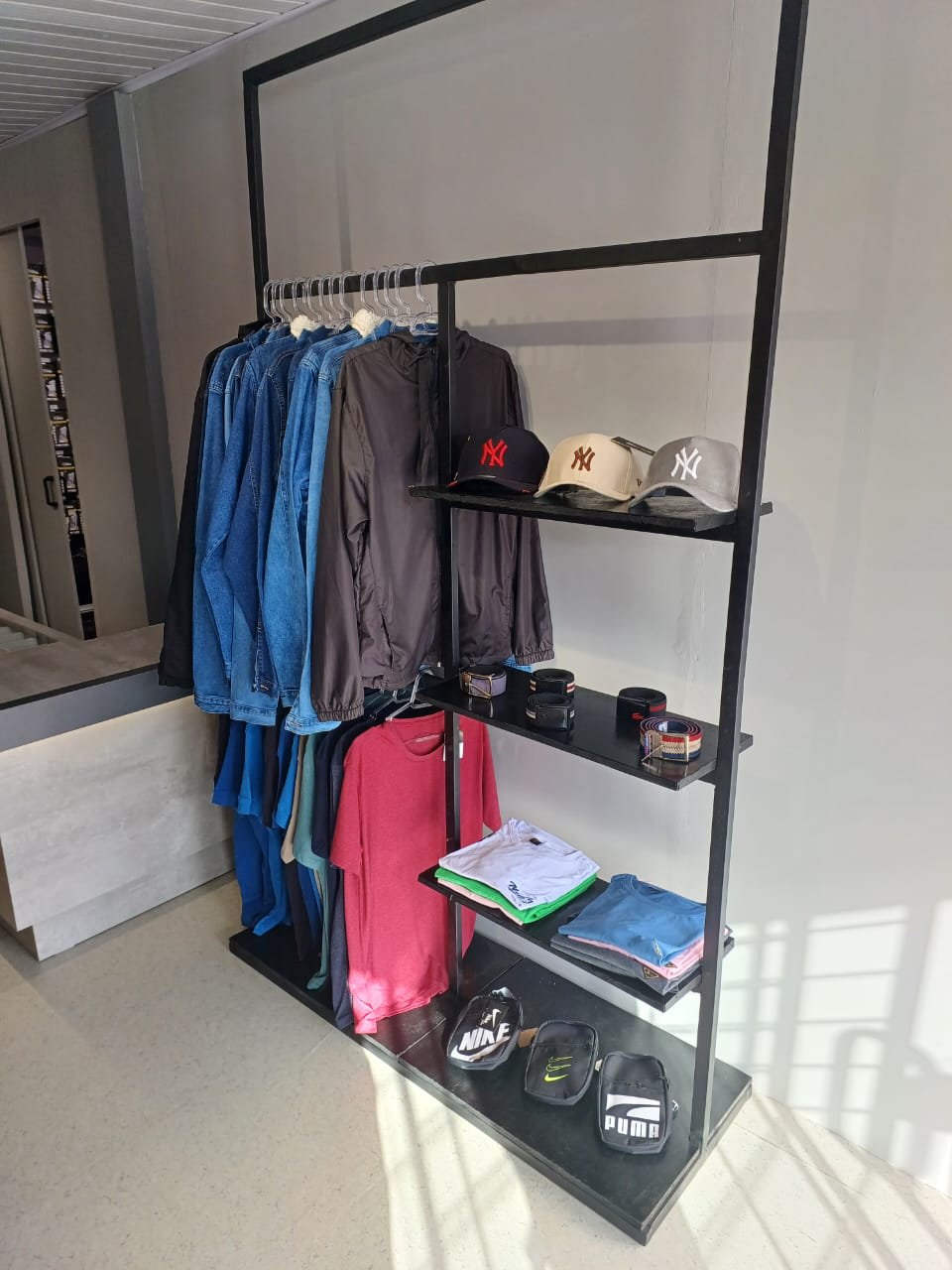 Ambiente da loja Urbano Style for Men, moda masculina em Chapecó — SC