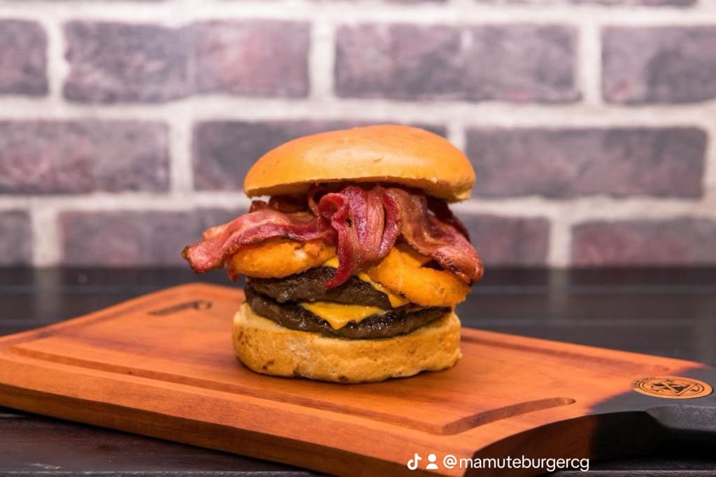 Hambúrguer do Mamute Burguer — carne no ponto, Campo Grande