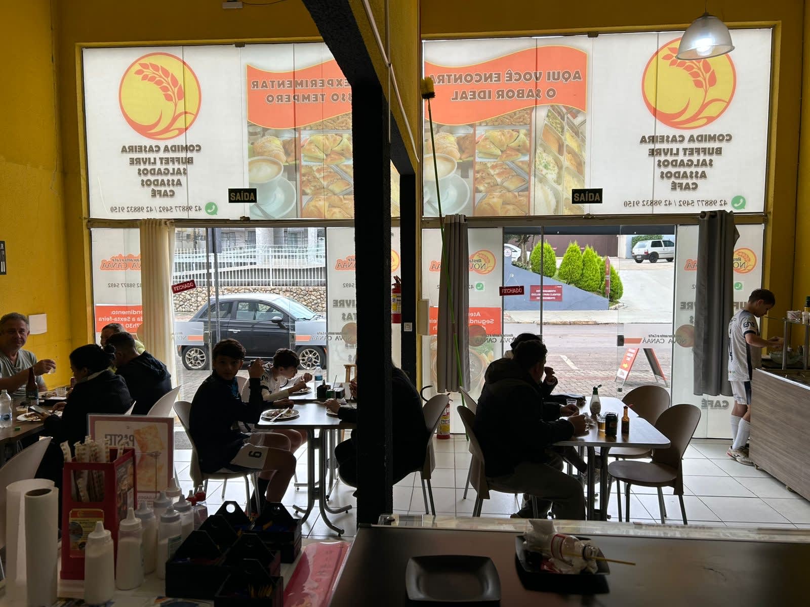Ambiente interno do Restaurante e Café Nova Canaã em Guarapuava
