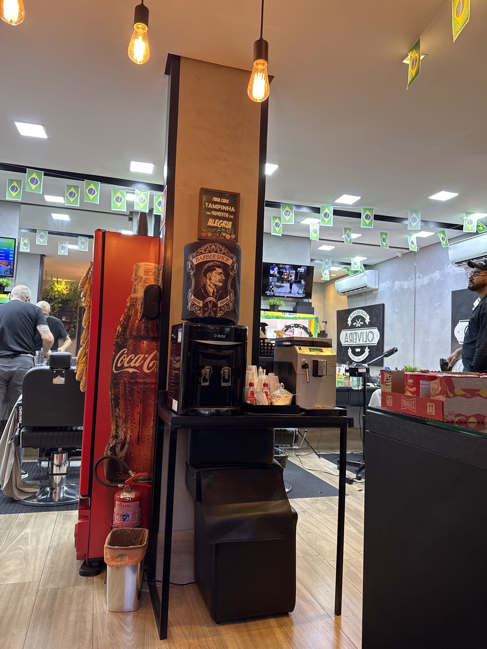 Detalhe de atendimento na Barbearia Oliveira, Jardim América, Araçatuba