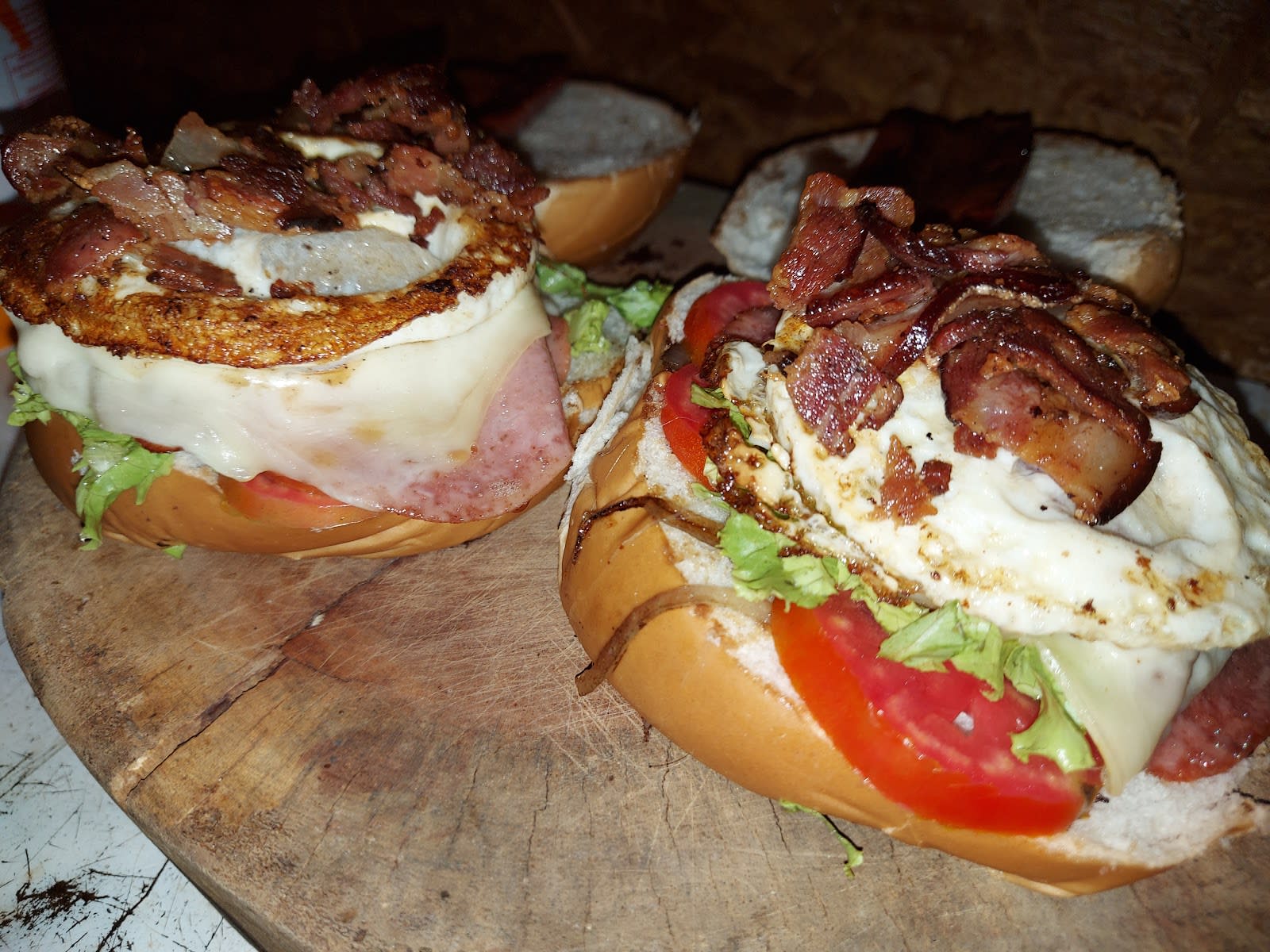 Prato do Fofão Burguer com batata frita crocante