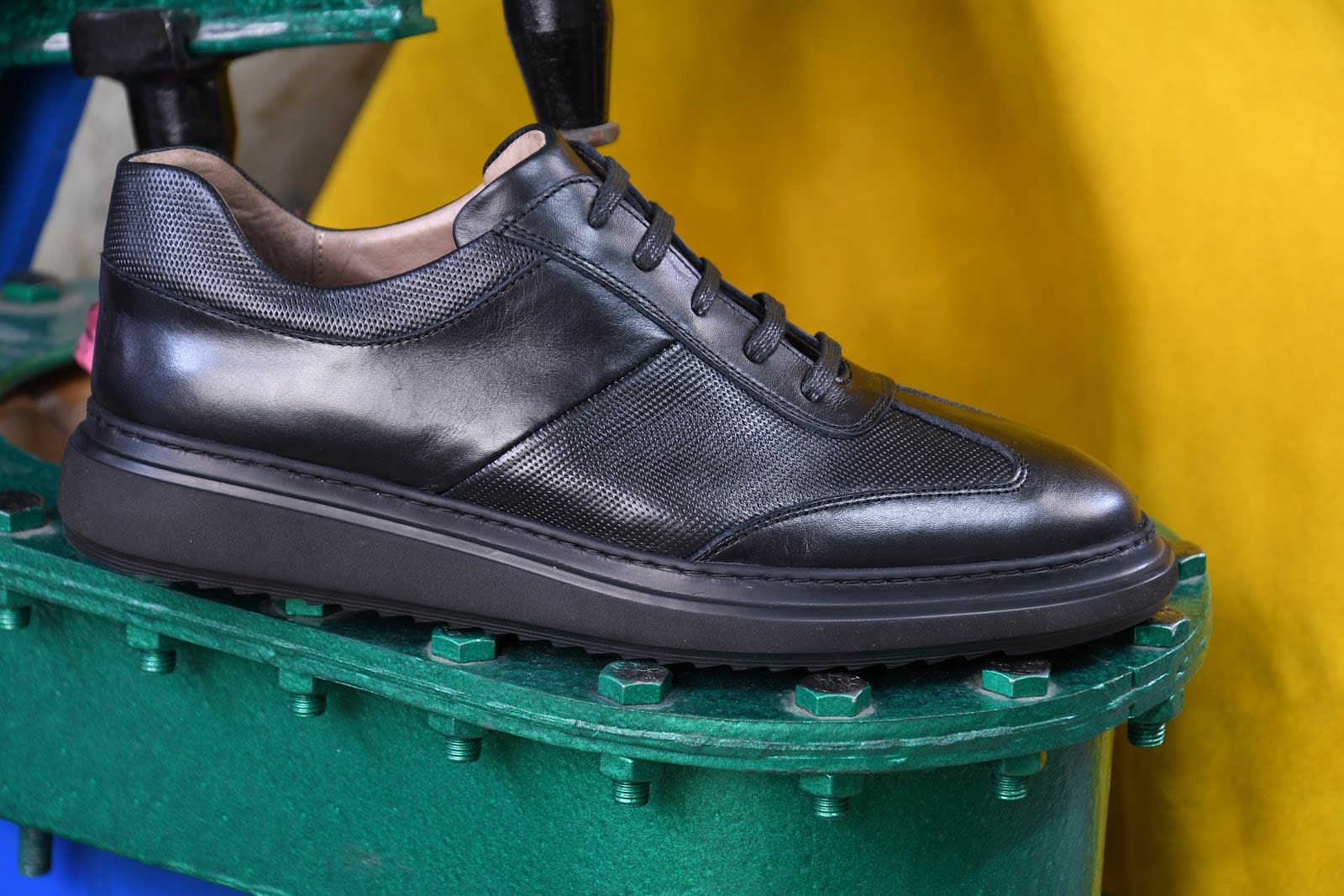 Chaussures Santiago Shoes portées au quotidien, boutique de Casablanca