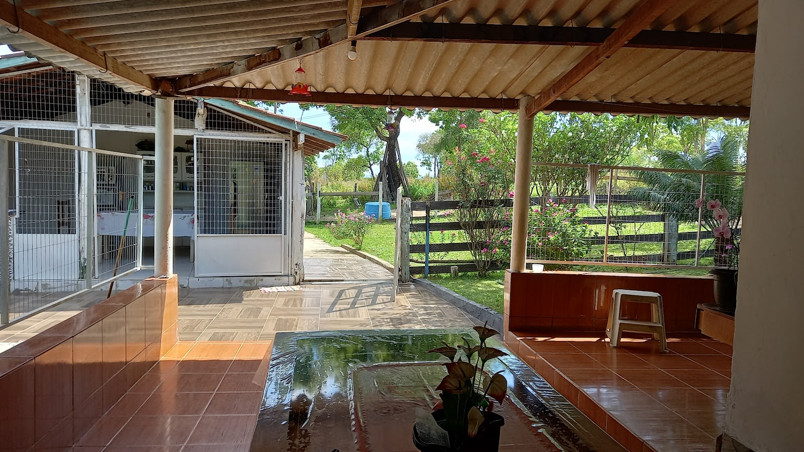 Piscina e área de descanso em imóvel apresentado por CRISTTIANO ROCHA, em Goianésia (GO)