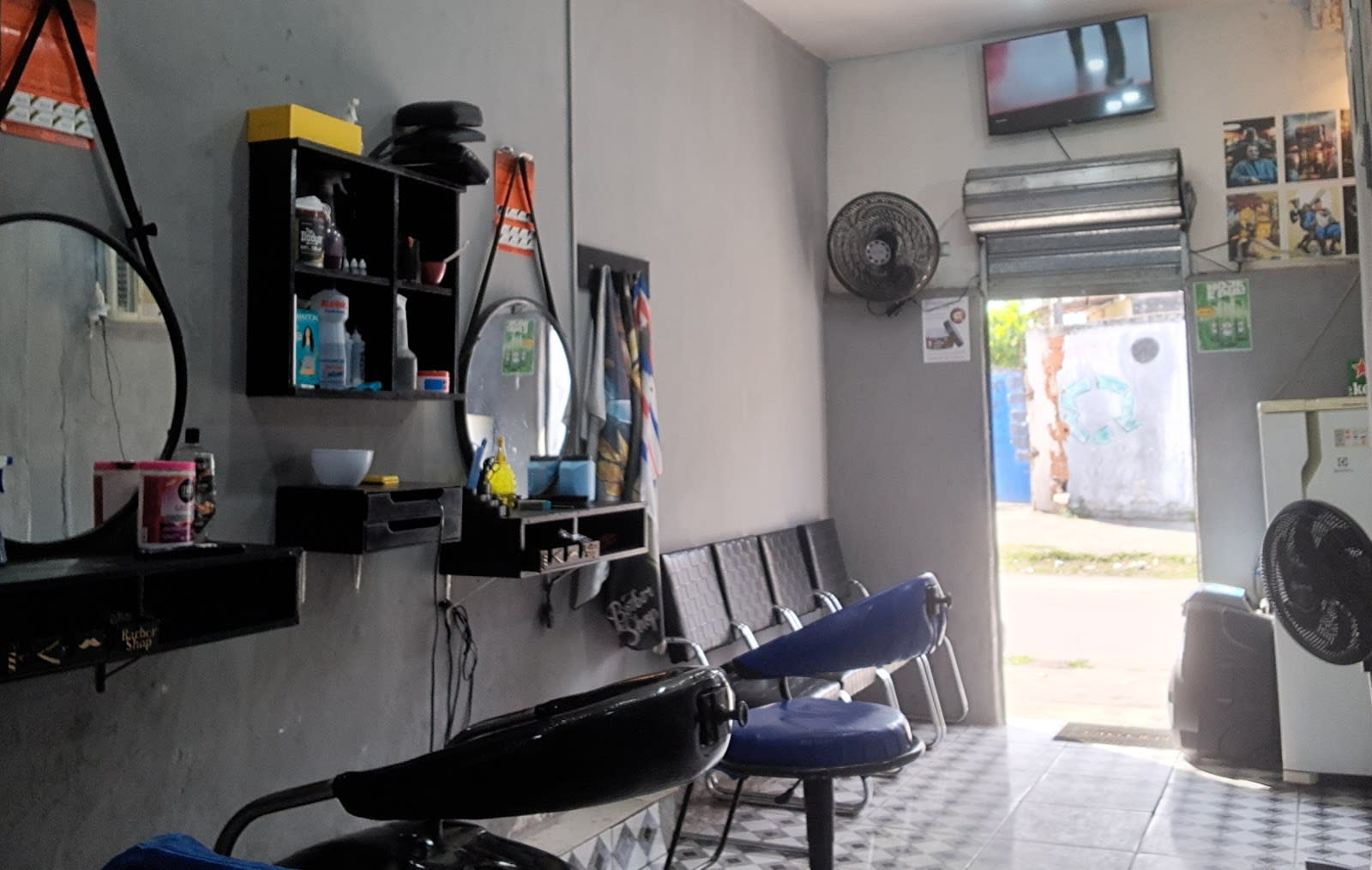 Ambiente da Barbearia 13 da Lapa em Senador Camará, Rio de Janeiro