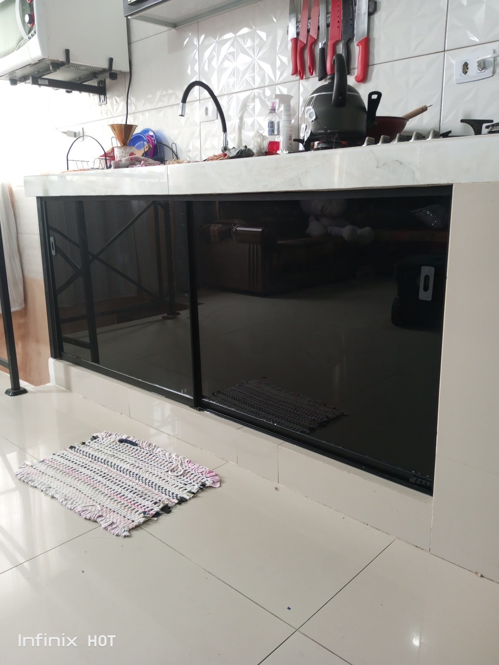 Detalhe de estrutura em alumínio com vidro, trabalho da Harpsboxesquadrias em Colombo (PR)