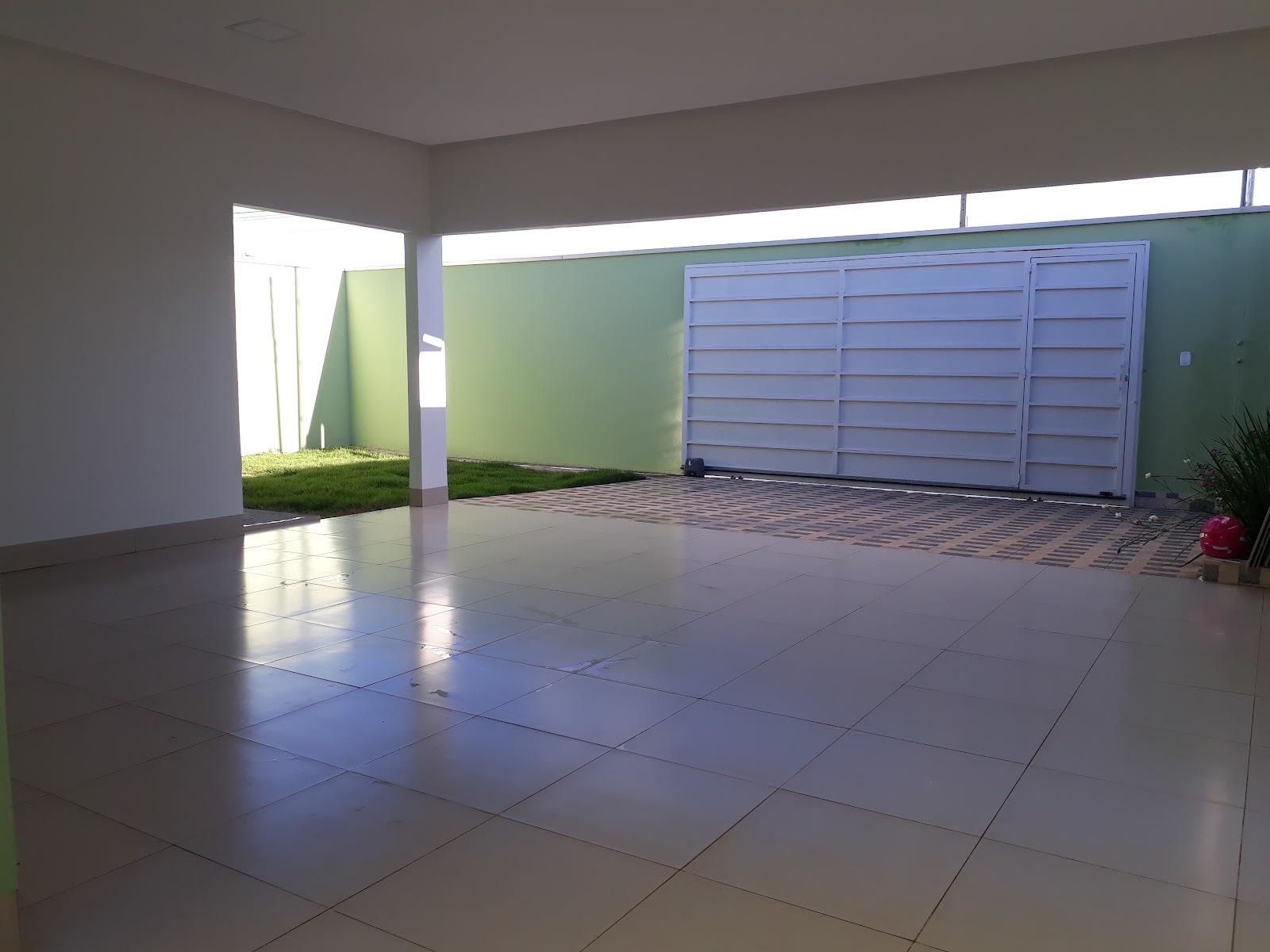 Construção com acabamento em madeira e área de convivência, trabalho de CRISTTIANO ROCHA em Goianésia (GO)
