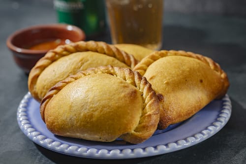 Detalhe de empanada assada na La Cholita, São Paulo
