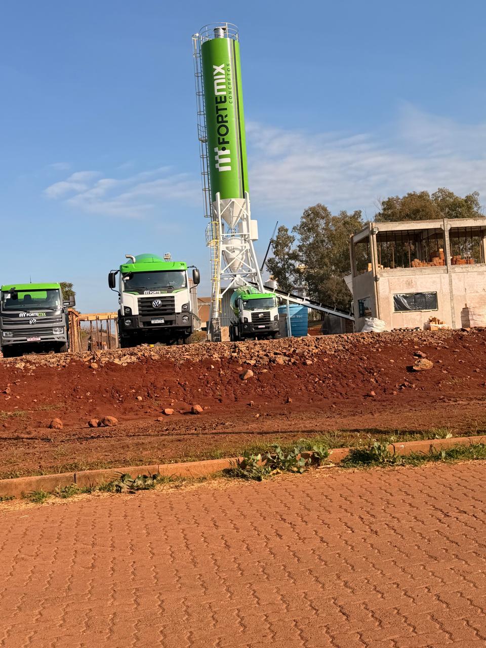 Equipamento da Forte Mix Concretos em operação em São Luiz Gonzaga, RS