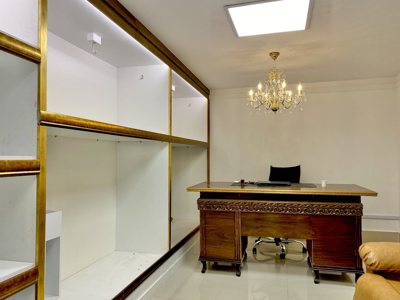 Interior sofisticado da Clínica Rinnovato, Cuiabá