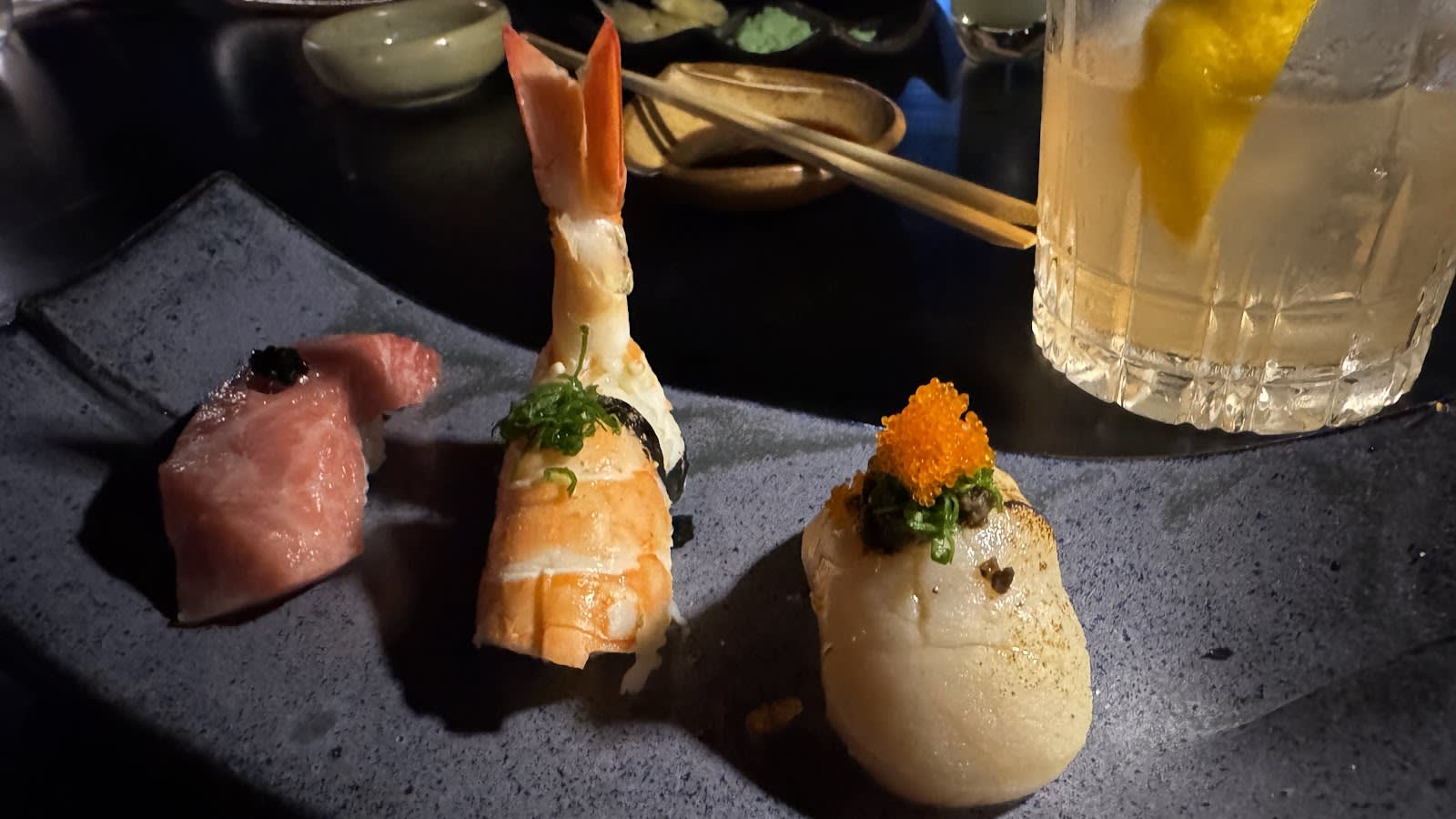 Seleção de sushis e pratos do Nakka Restaurante