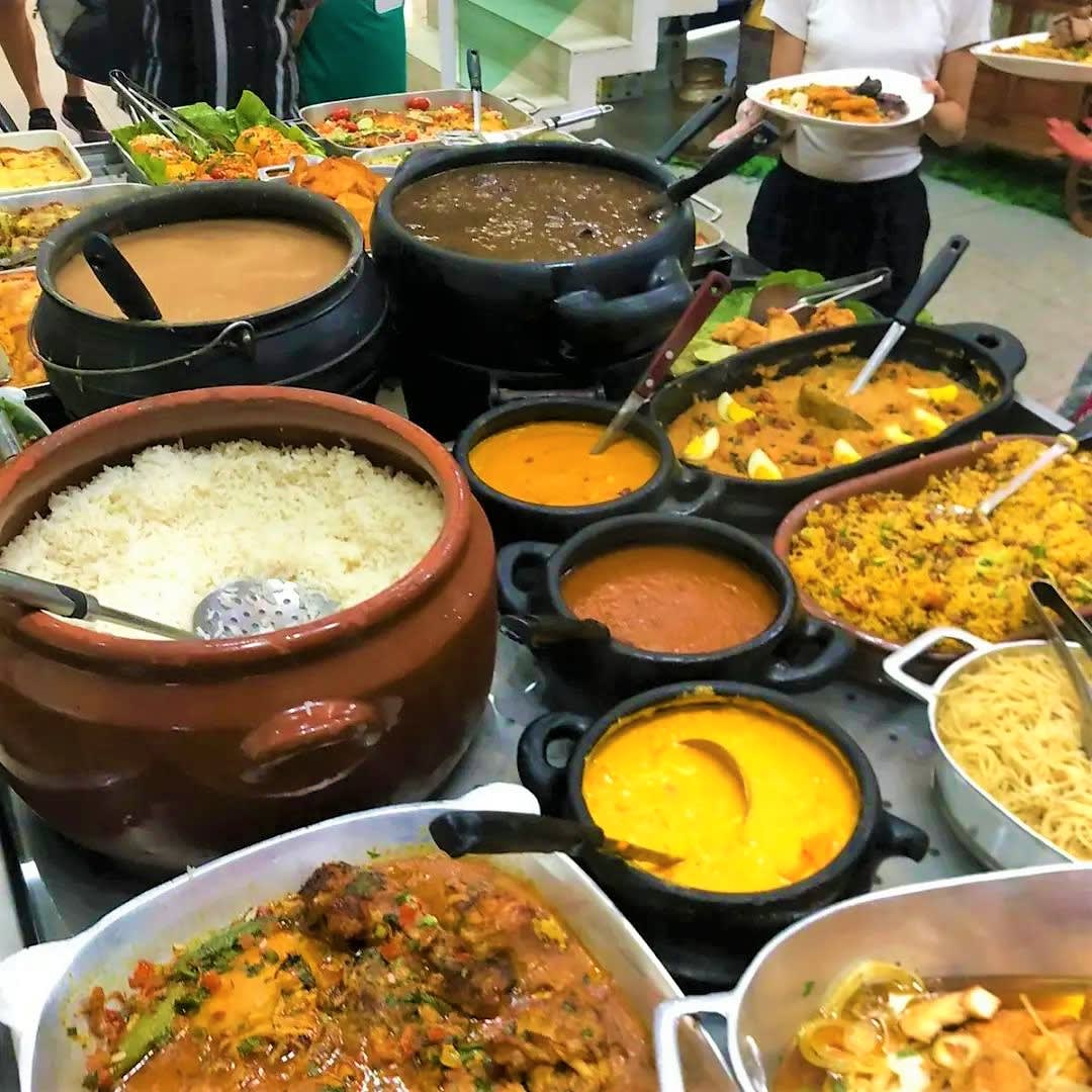 Detalhe do balcão da Conta de energia, cafeteria em Pirituba, São Paulo