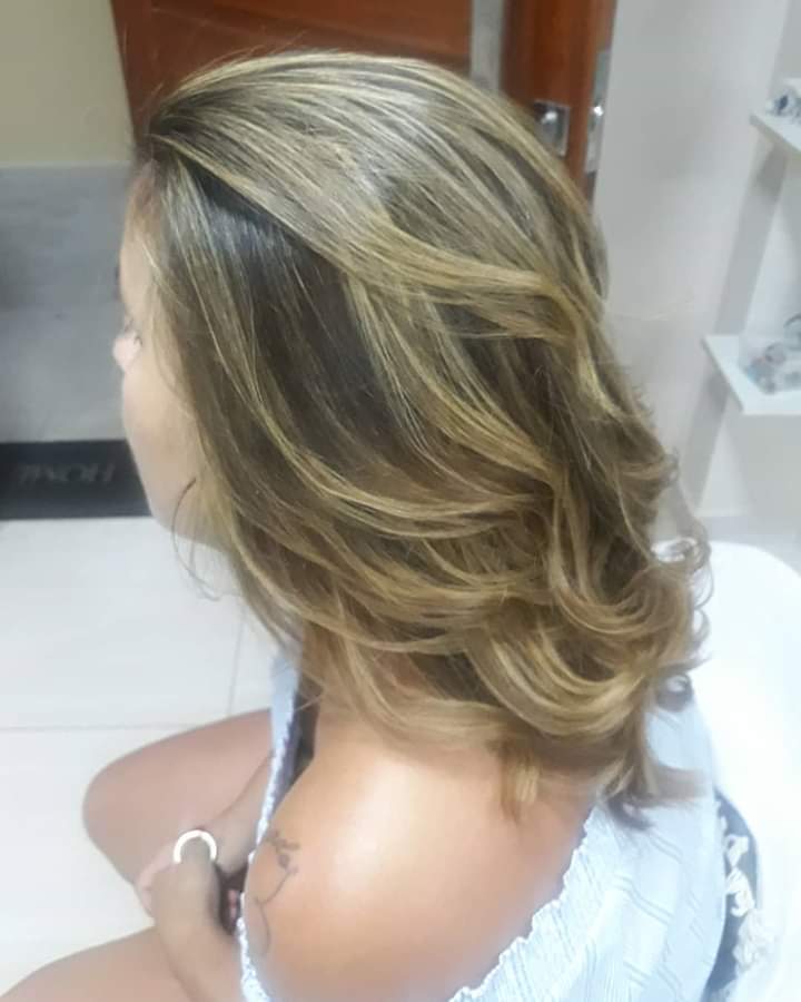 Cliente atendida no salão Brenda Peruchi Coiffeur, Serra ES