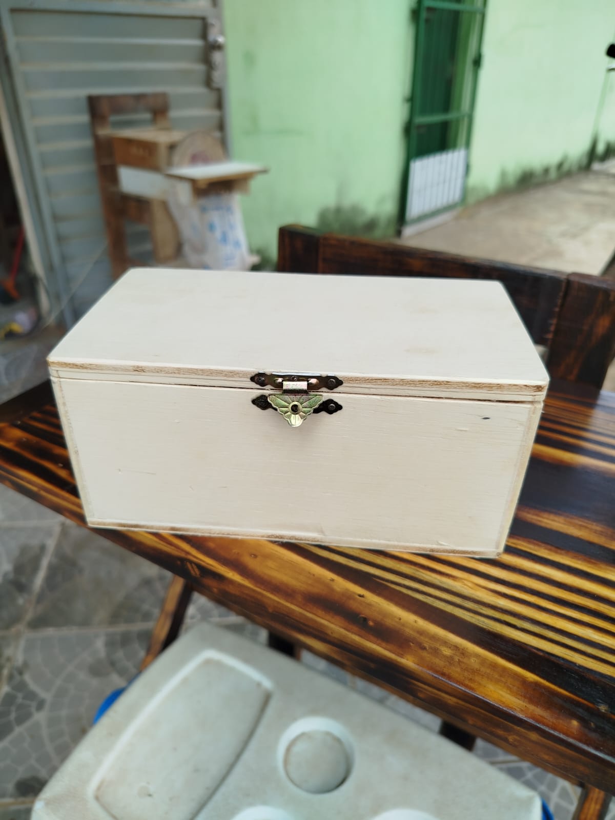 Móvel de madeira com acabamento manual feito na Gil Art Madeira, em Imperatriz (MA)