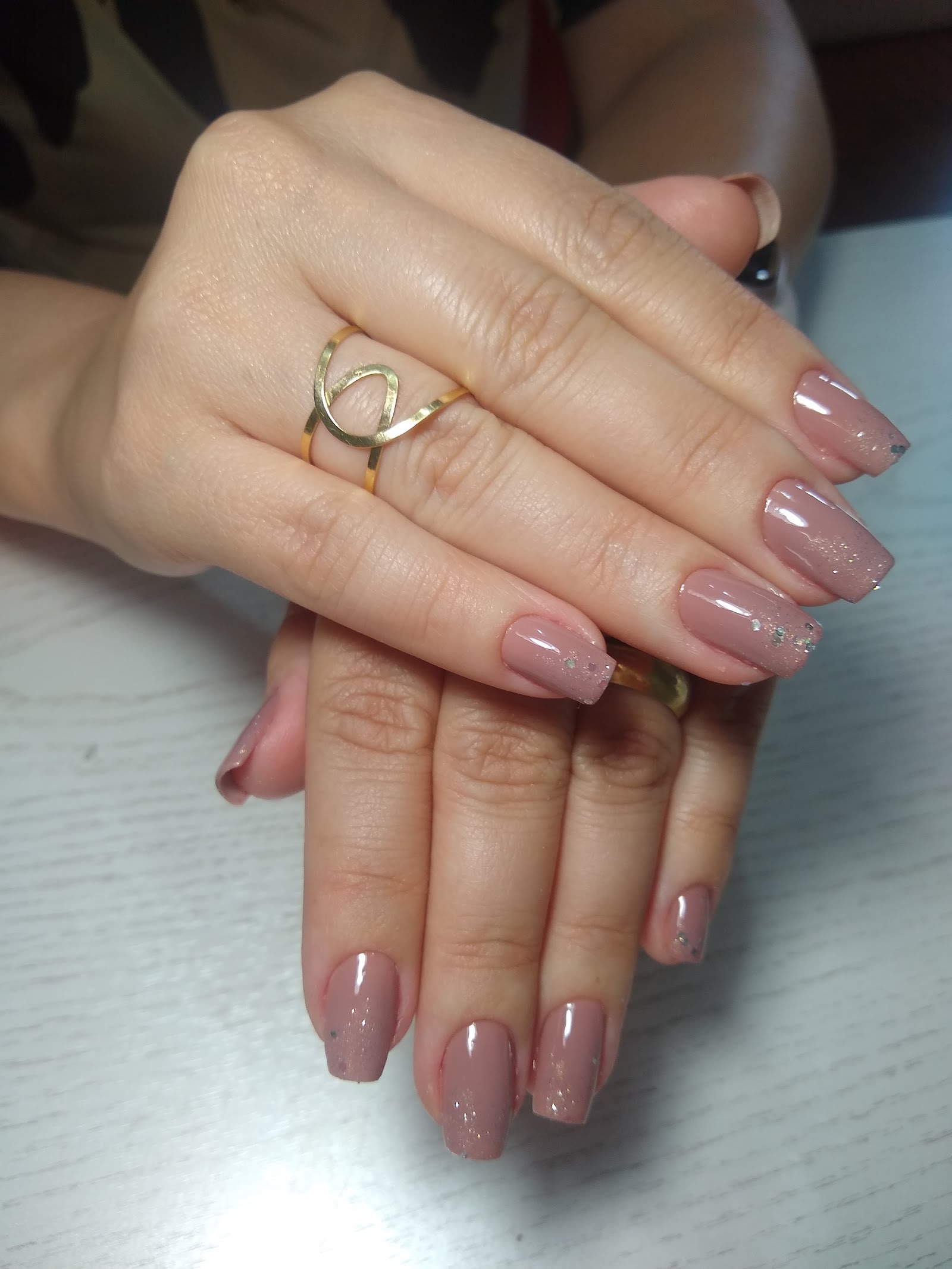 Acabamento de manicure feita por Karla Palhares no bairro Inconfidentes