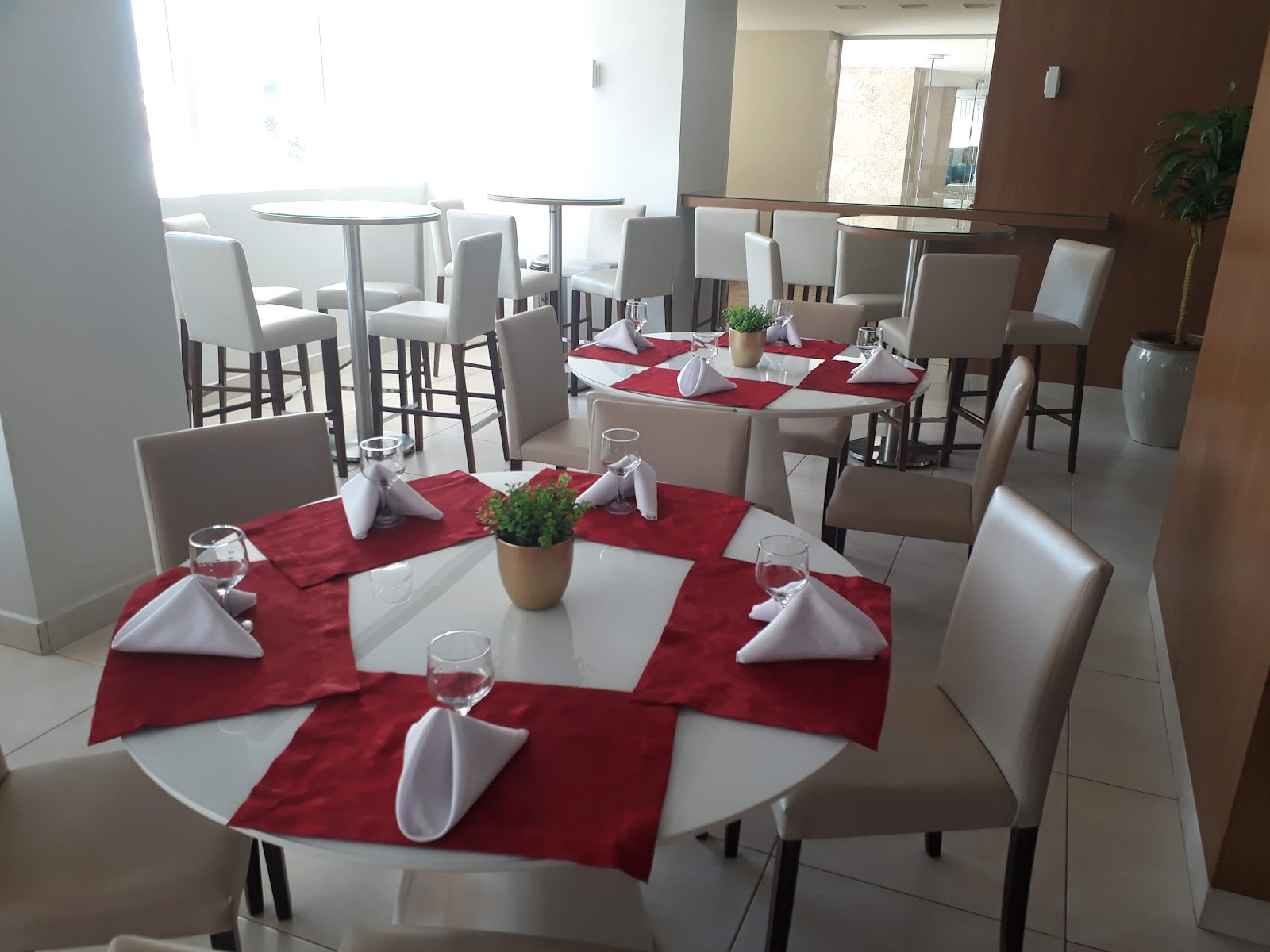 Buffet completo preparado pelo Tok Fino e Buffet em evento em Goiânia