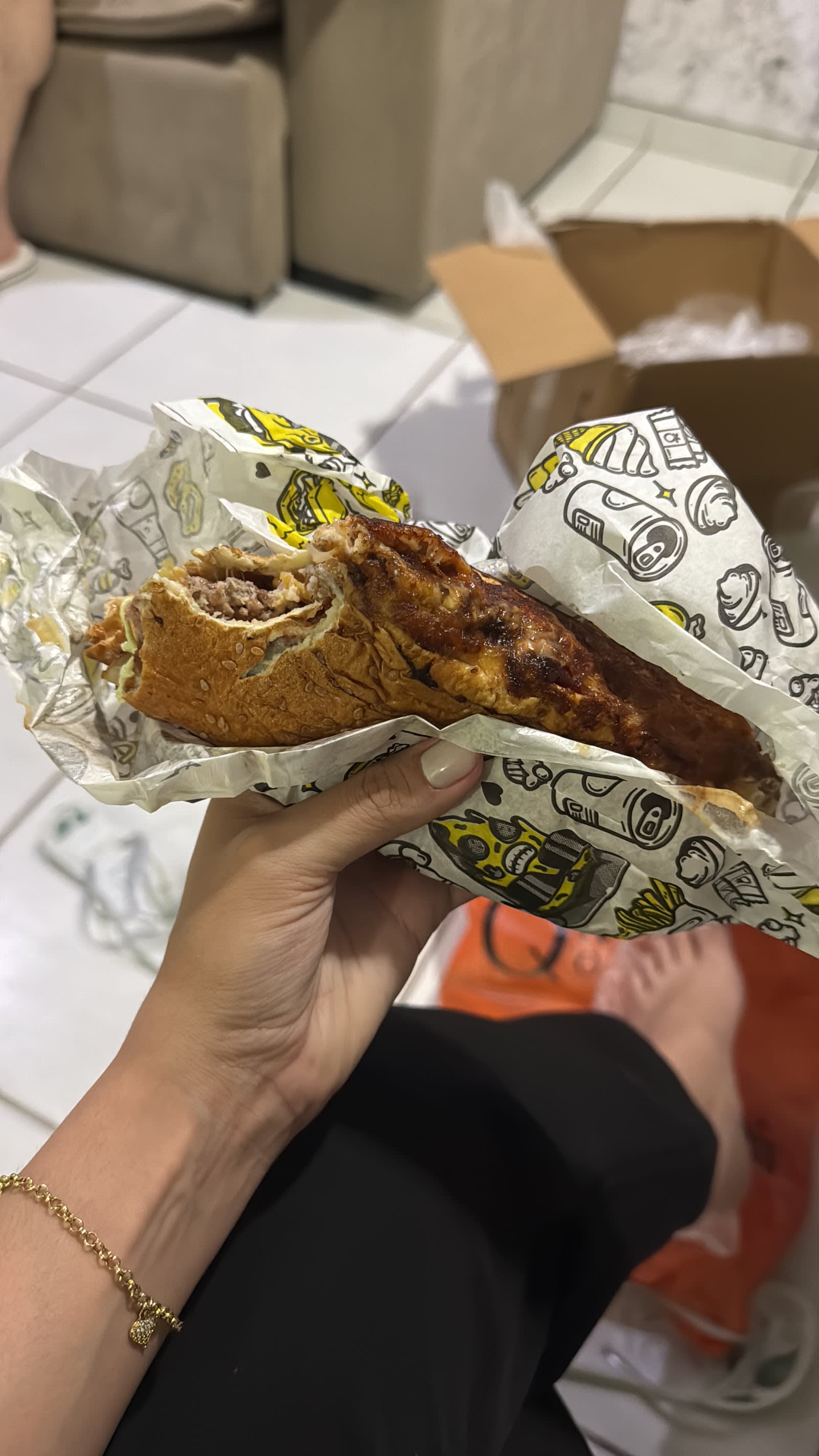 Pedido embalado da Beiçola Dogão Burguer pronto para entrega em Caruaru