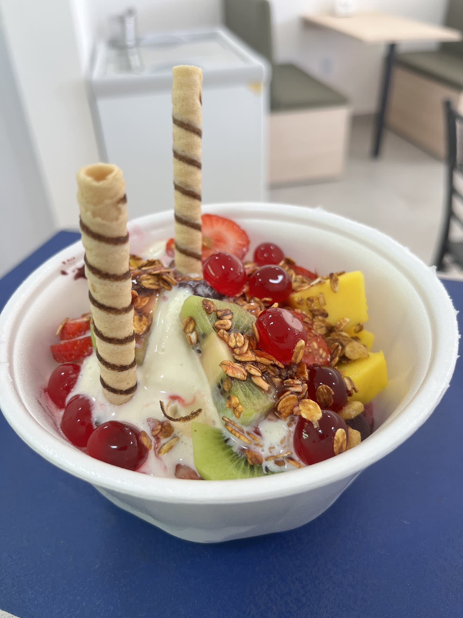 Ambiente do salão da Bora Açaí, açaiteira e sorveteria em Parnaíba (PI)