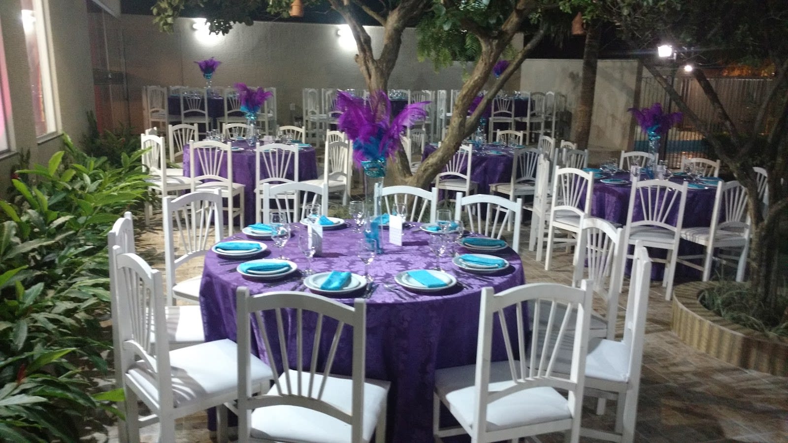 Mesa de buffet decorada pelo Tok Fino e Buffet para evento em Goiânia