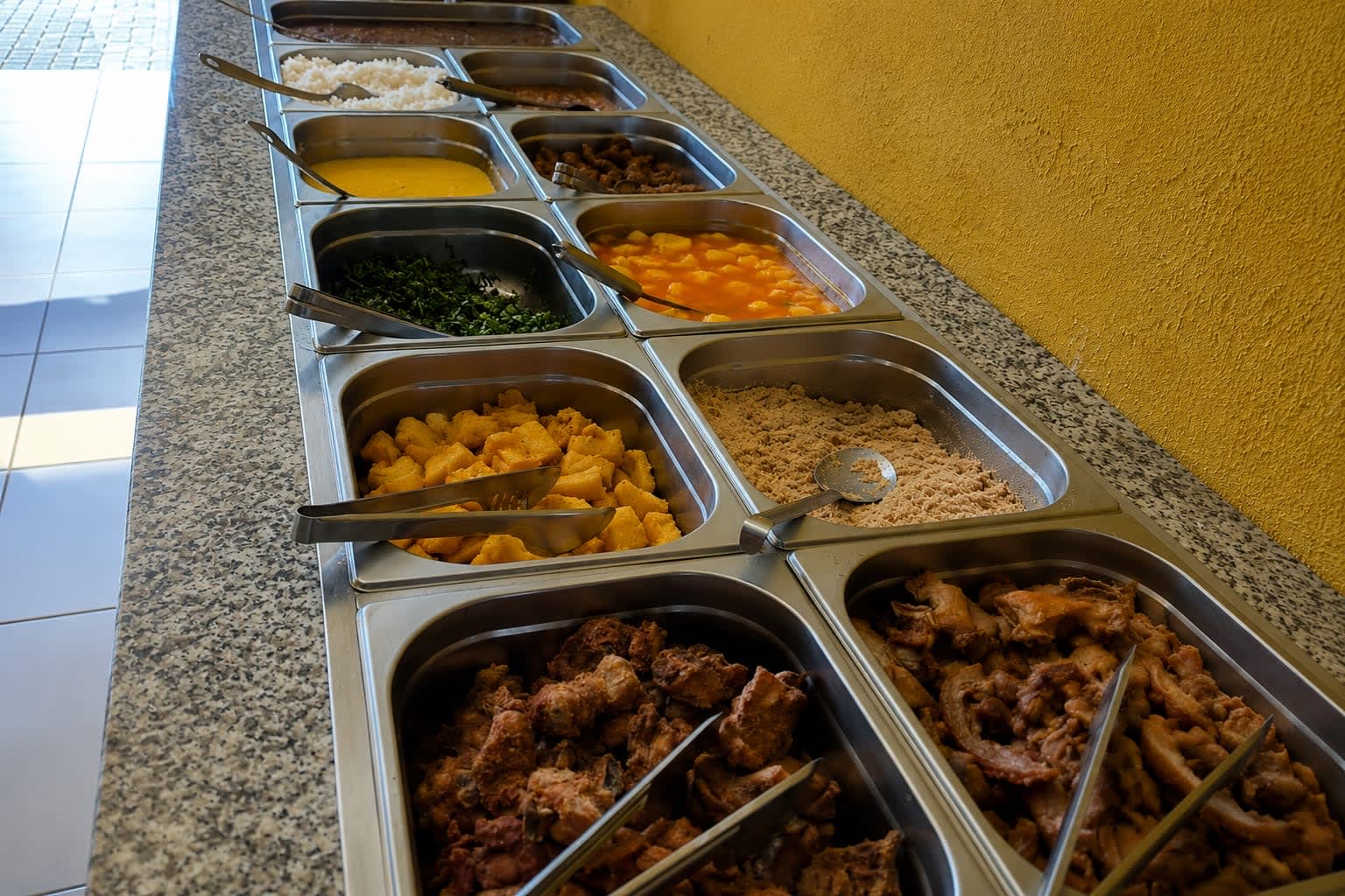 Detalhe dos pratos frescos do Nova Canaã em Guarapuava
