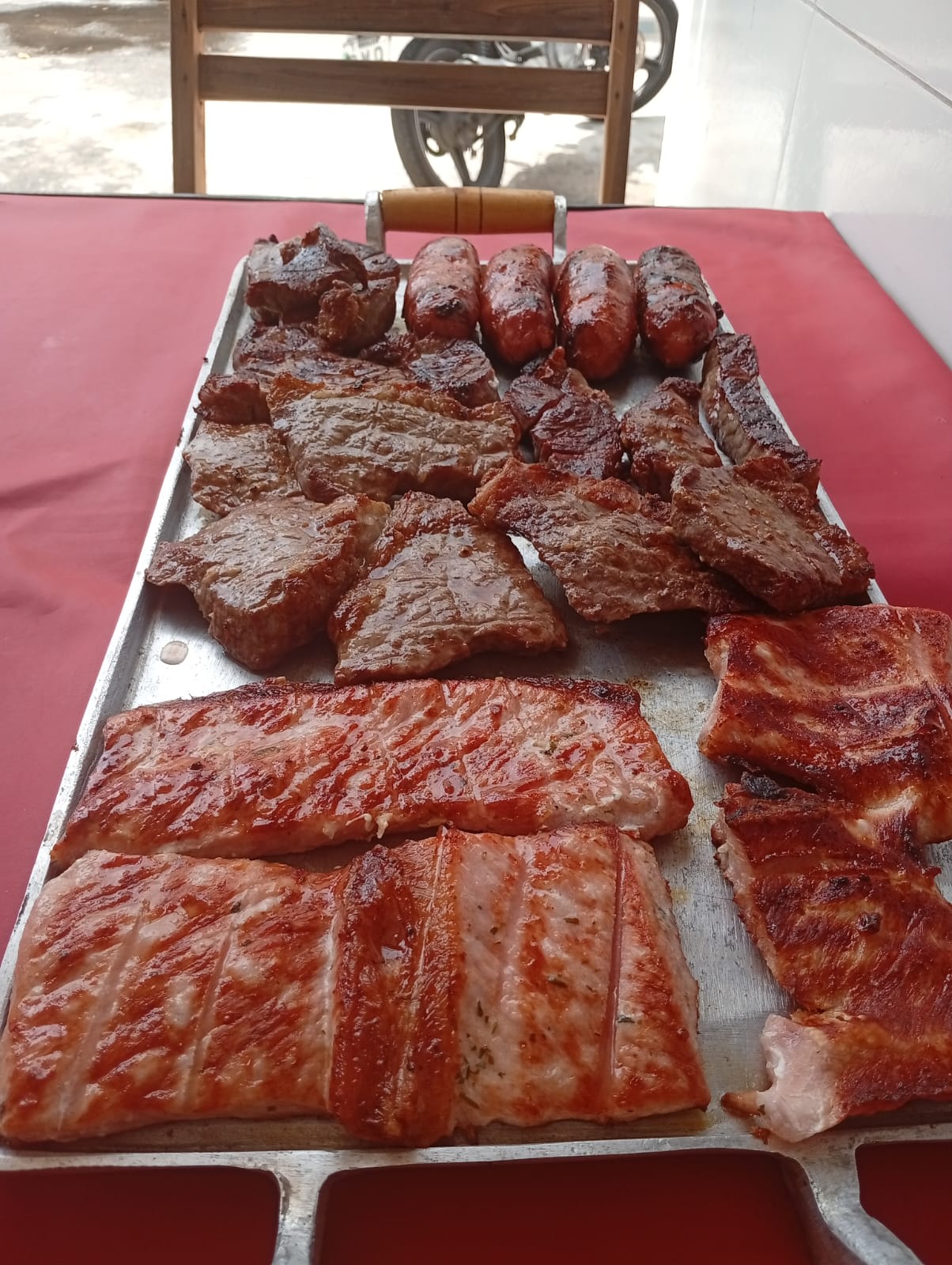 Detalhe do churrasco assado na Churrascaria à Moda da Casa, Fortaleza
