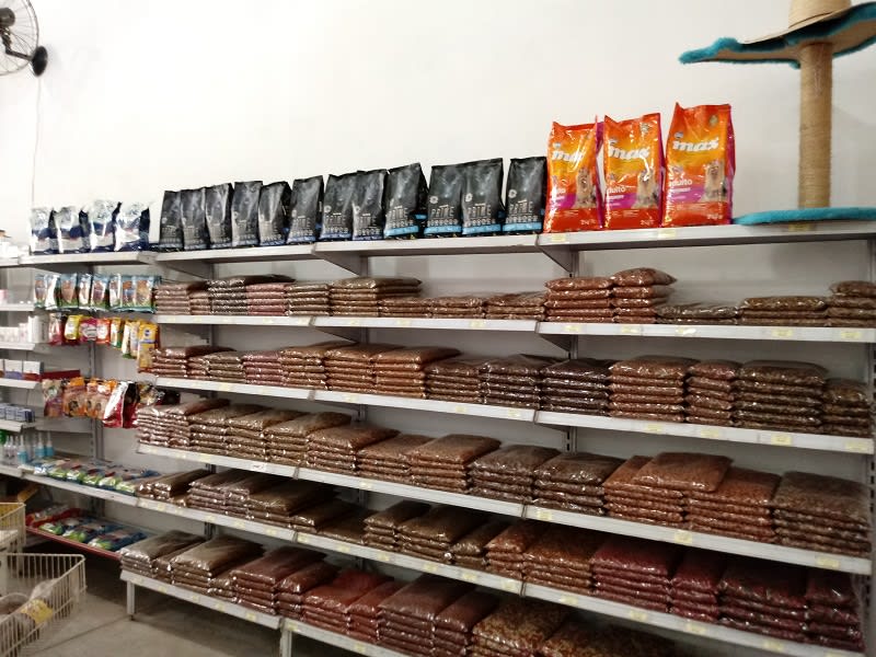 Variedade de produtos na Manias de Bicho, Bauru
