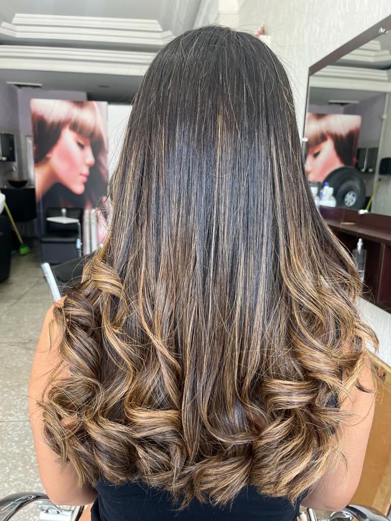 Design de sobrancelhas e cílios no L’equipe Salão de Beleza, São Paulo