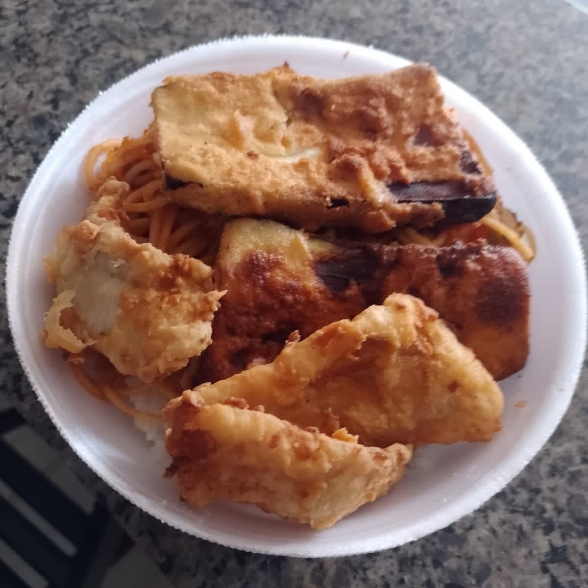 Comida caseira preparada na hora no Restaurante Império, em Guarulhos