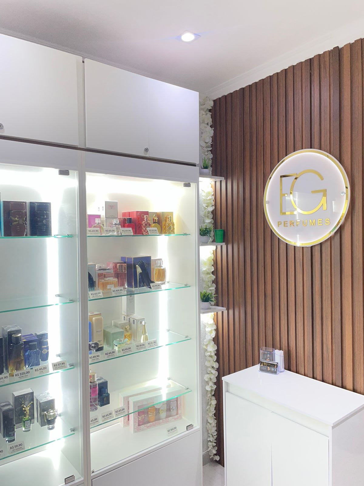 Detalhe de frasco de perfume da EG Perfumes