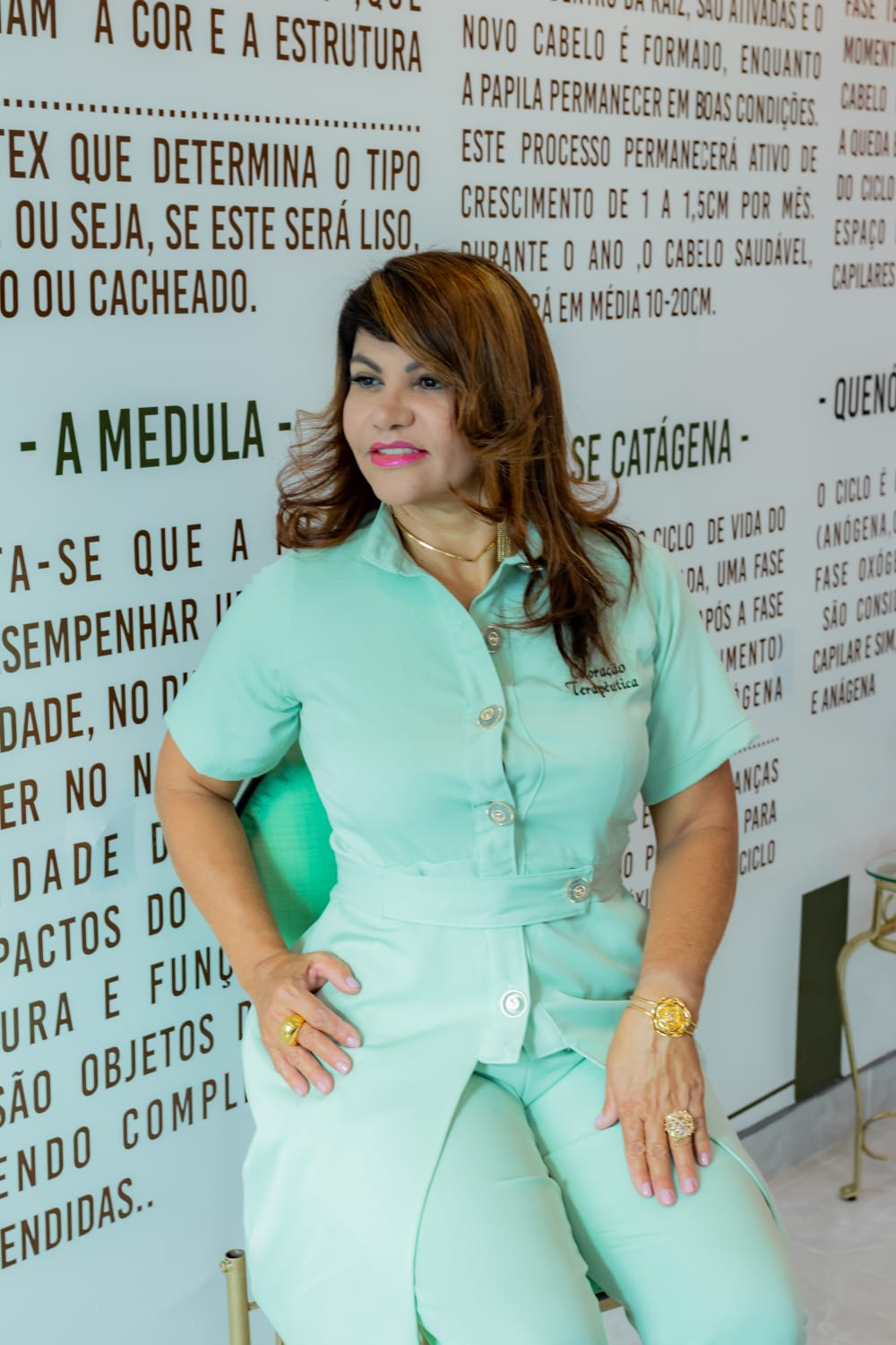 Serviço capilar com produtos naturais no Ateliê Das Cores