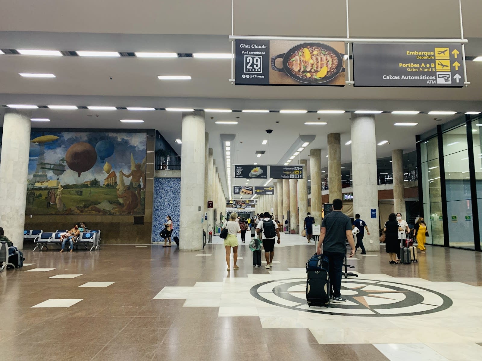 Entorno do Aeroporto Santos Dumont, na Praça Senador Salgado Filho, Centro do Rio de Janeiro