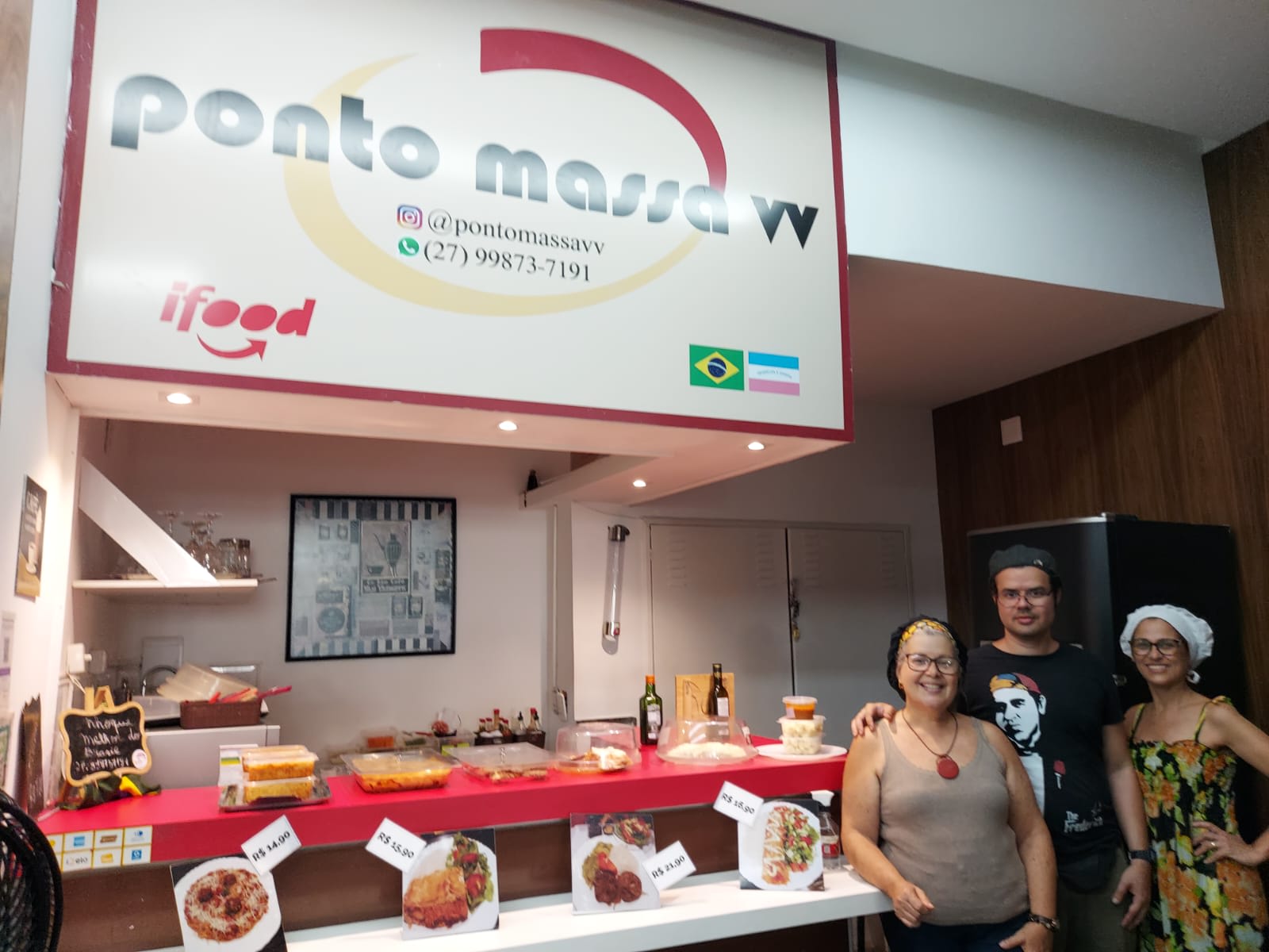 Sobremesa e pratos do PontoMassaVV em Vila Velha, ES