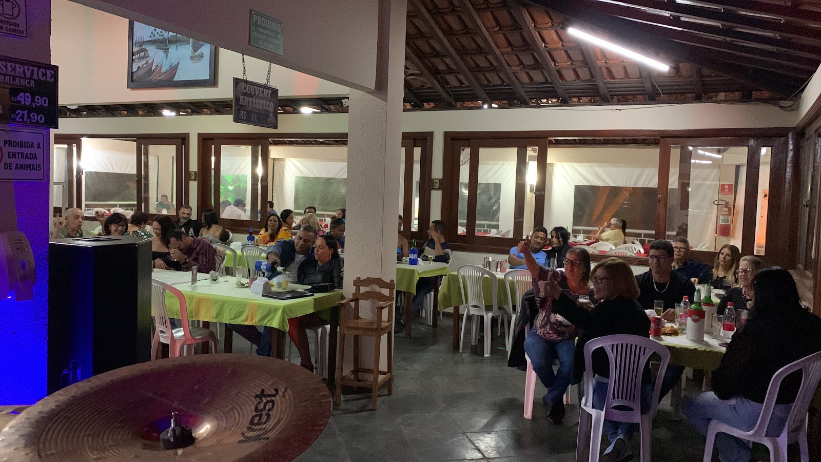 Ambiente do Restaurante Cascudão, em Comendador Venâncio, Itaperuna (RJ)