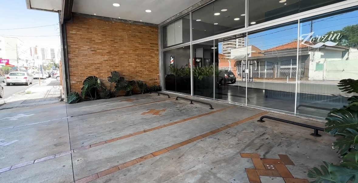 Cadeira e estrutura interna da Barbearia Zorzin