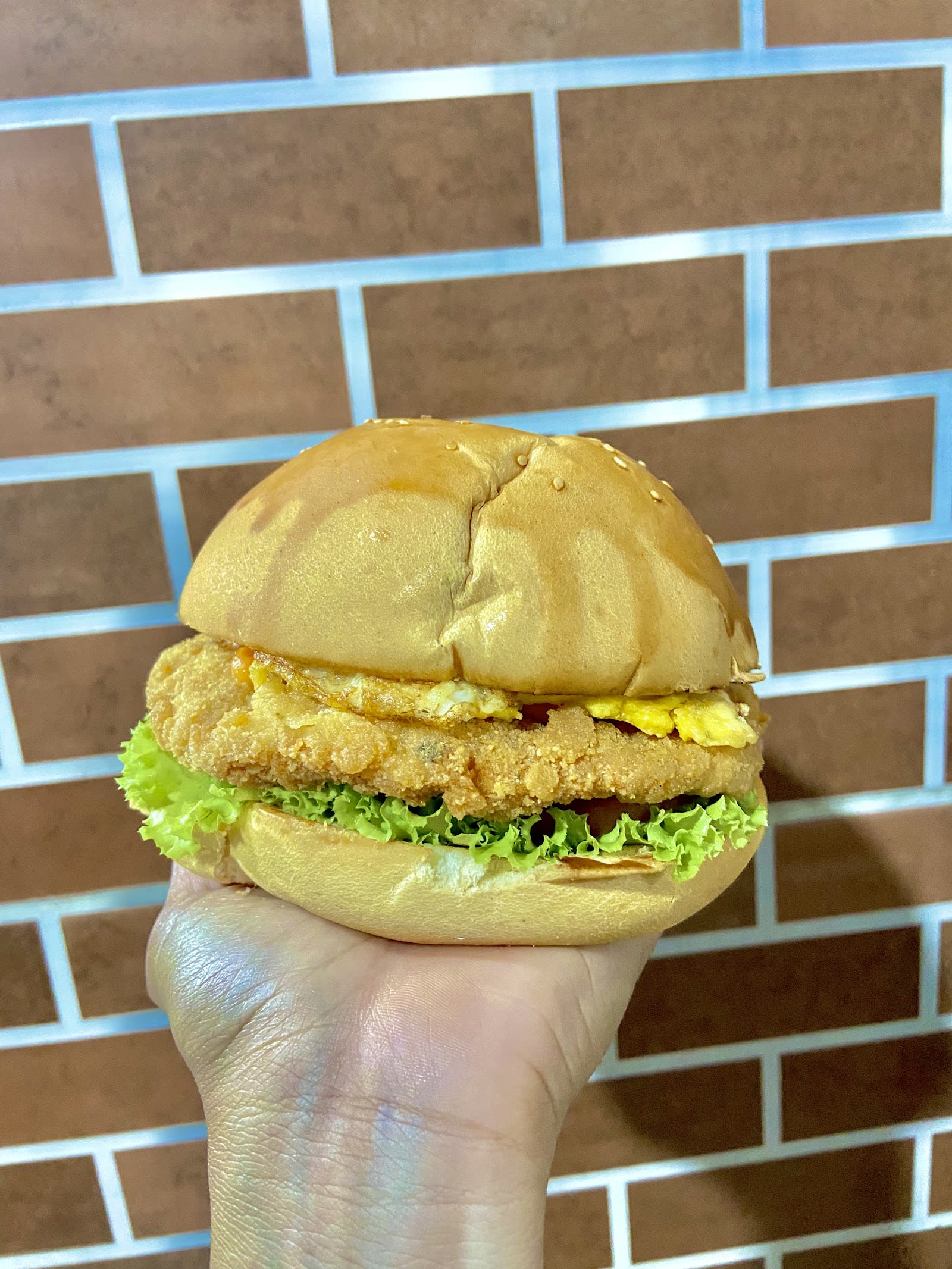 Detalhe do hambúrguer artesanal da Snack Burguer
