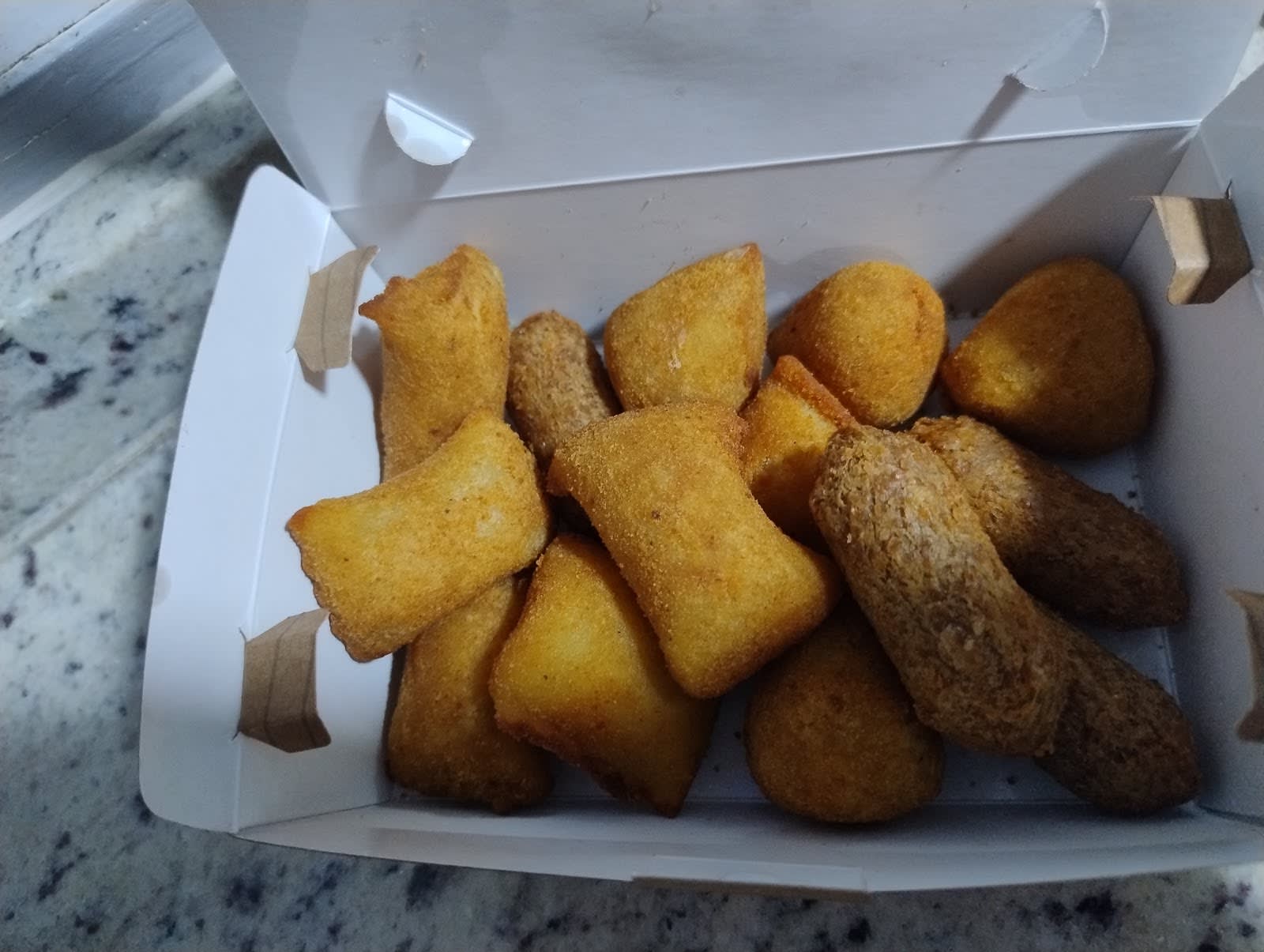 Salgados fritos prontos para entrega