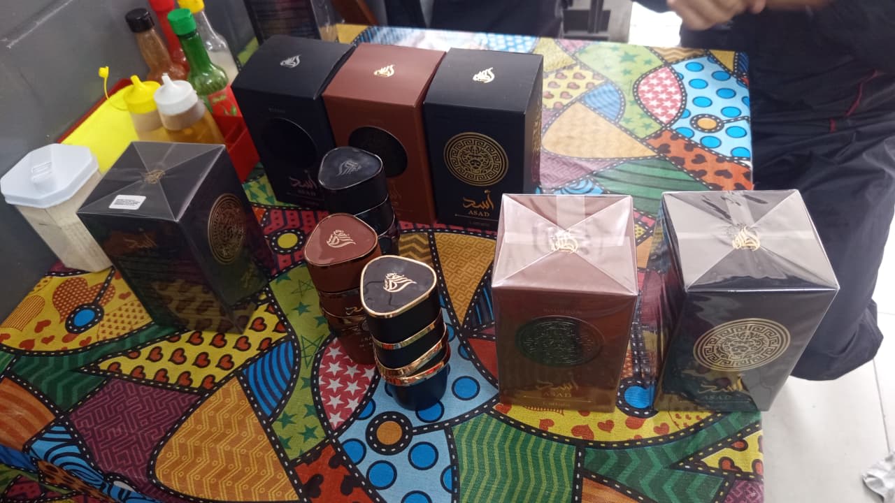 Perfume em destaque na vitrine da EG Perfumes, em São Bernardo do Campo