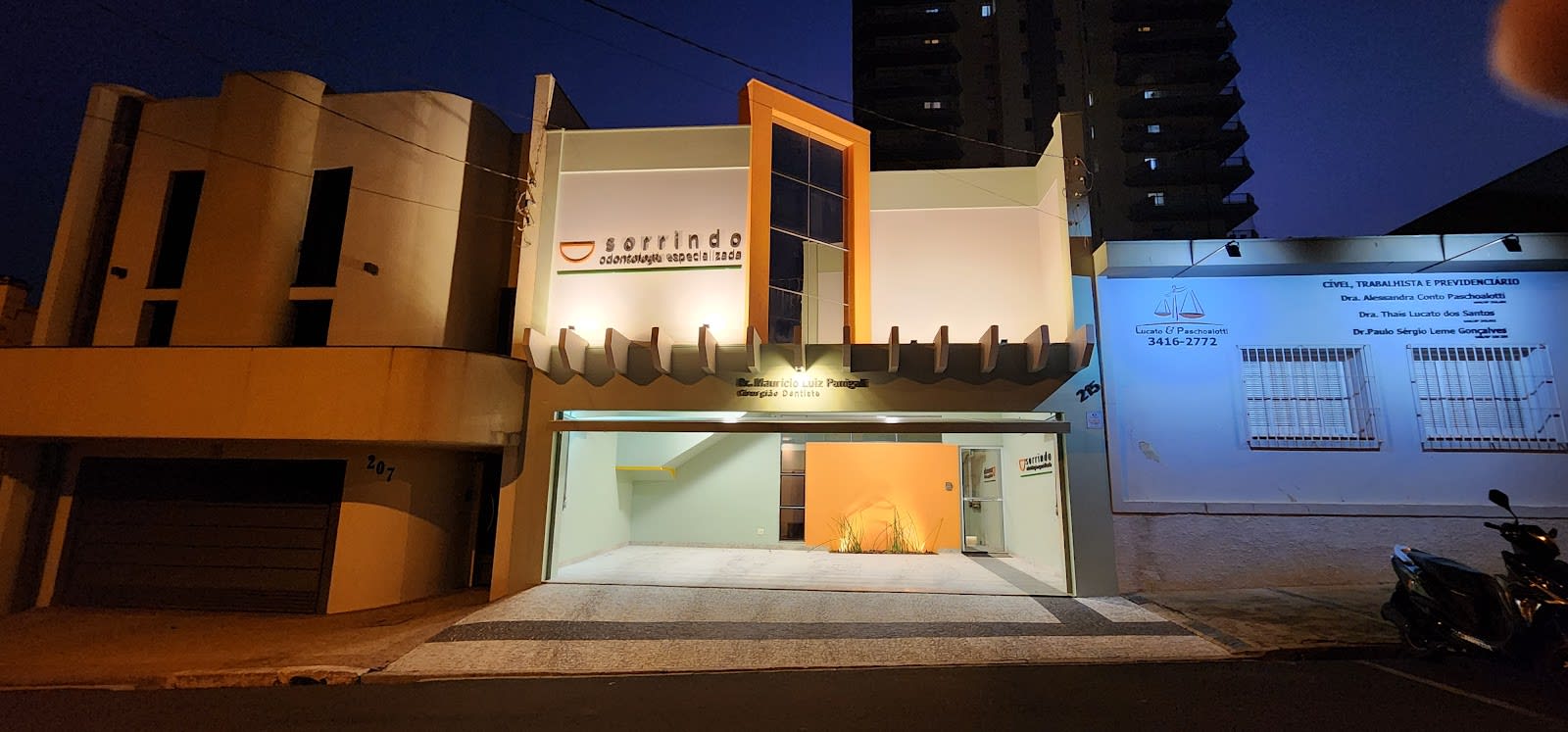 Equipe da Sorrindo Odontologia Especializada no consultório em Jaú, SP