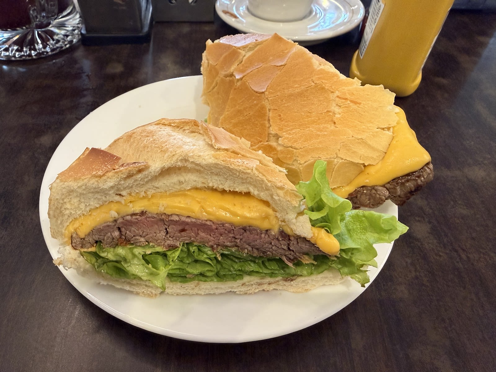 Mesa de café da manhã na La Ville Bakery, Alphaville